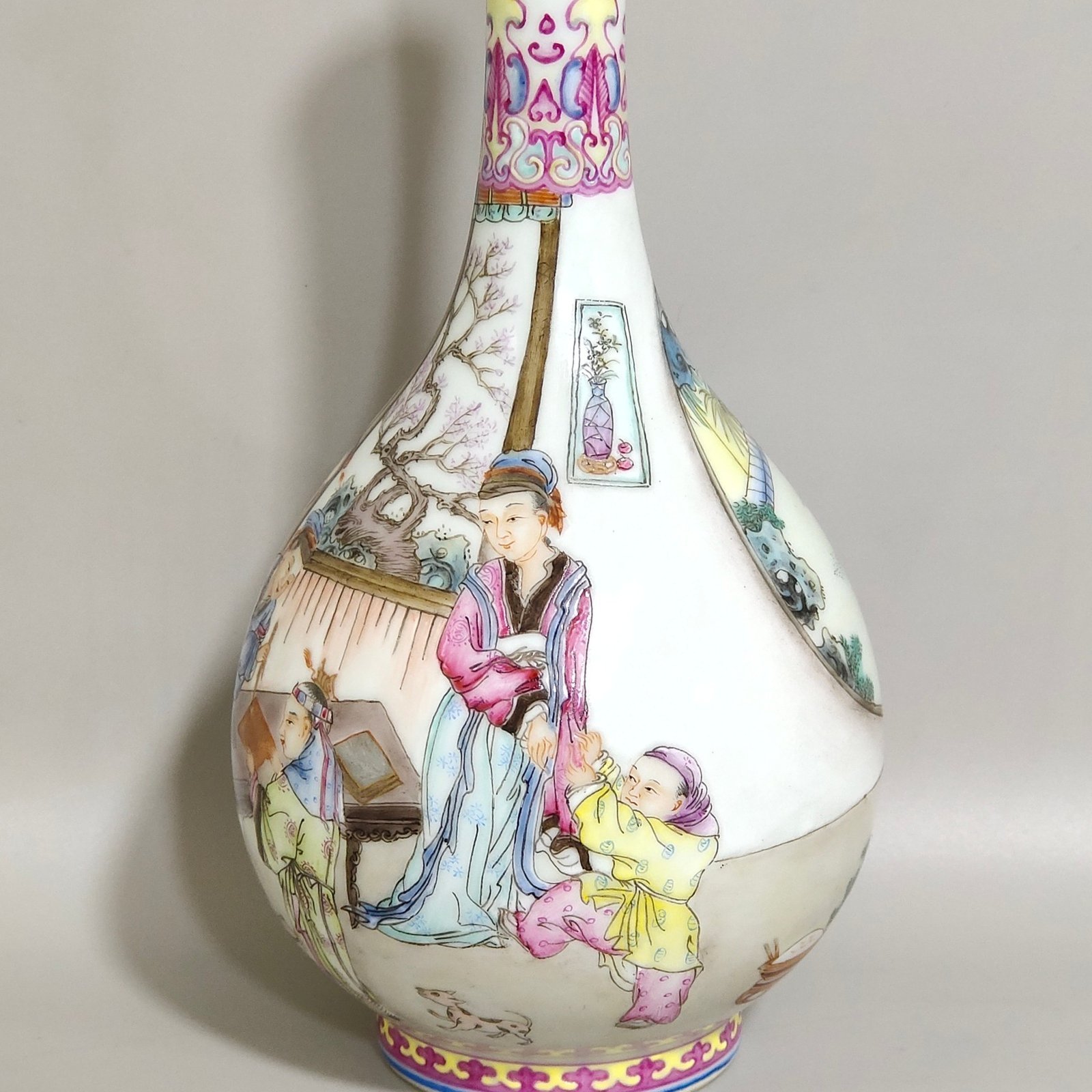 Qing Dynasty Qianlong A story vase