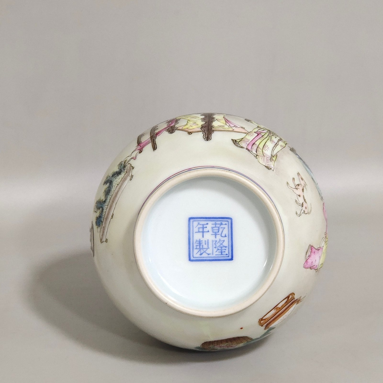 Qing Dynasty Qianlong A story vase