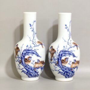 Qing Dynasty Qianlong A sparrow-inscribed vase