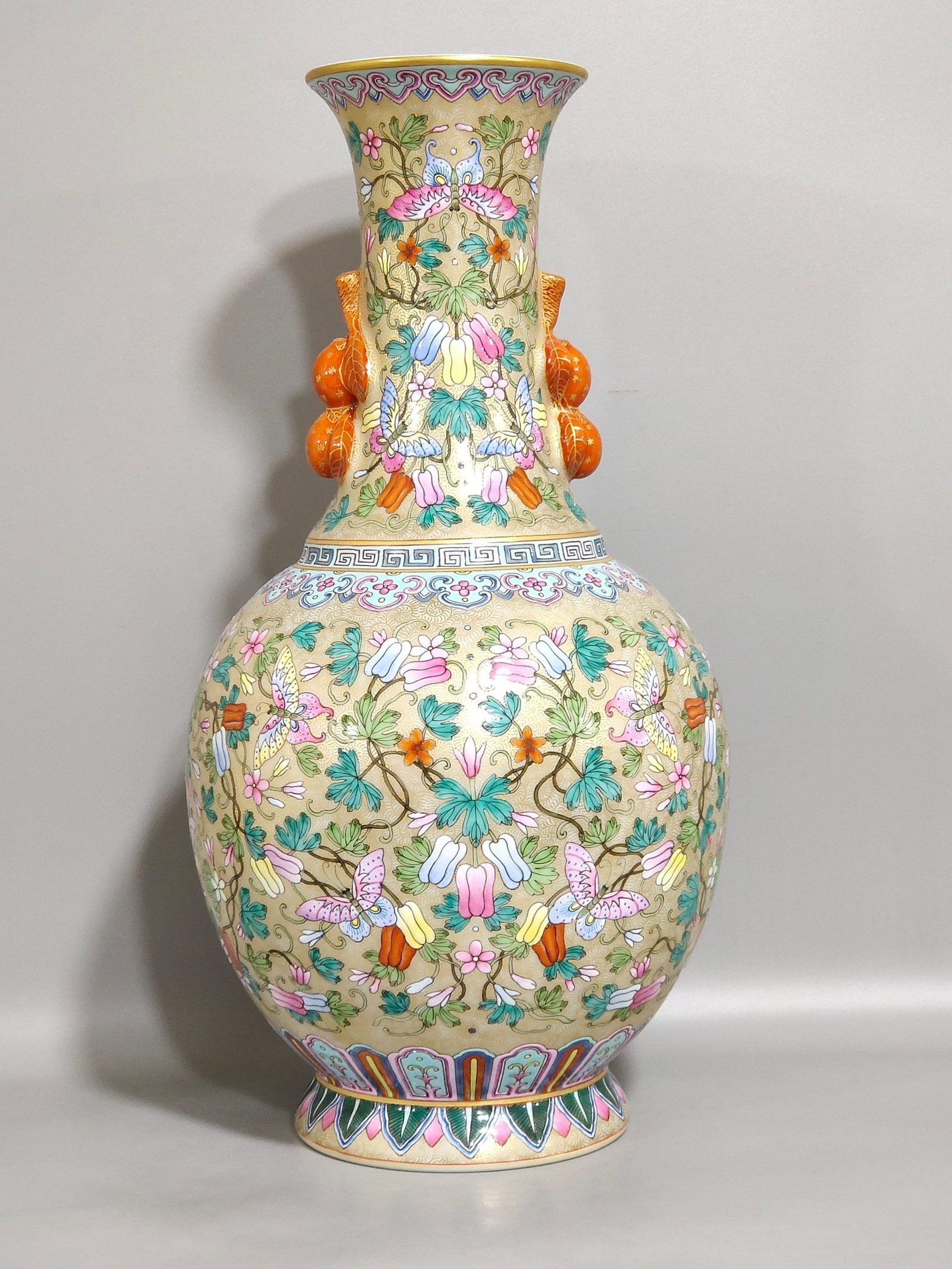 Qing Dynasty Qianlong gold-plated amphorae with melons
