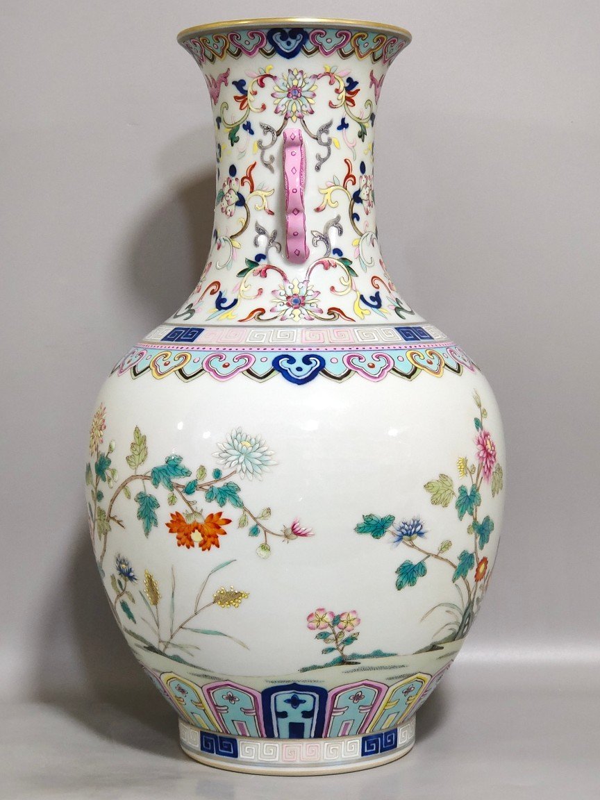 Qing Dynasty Qianlong Doucai amphorae