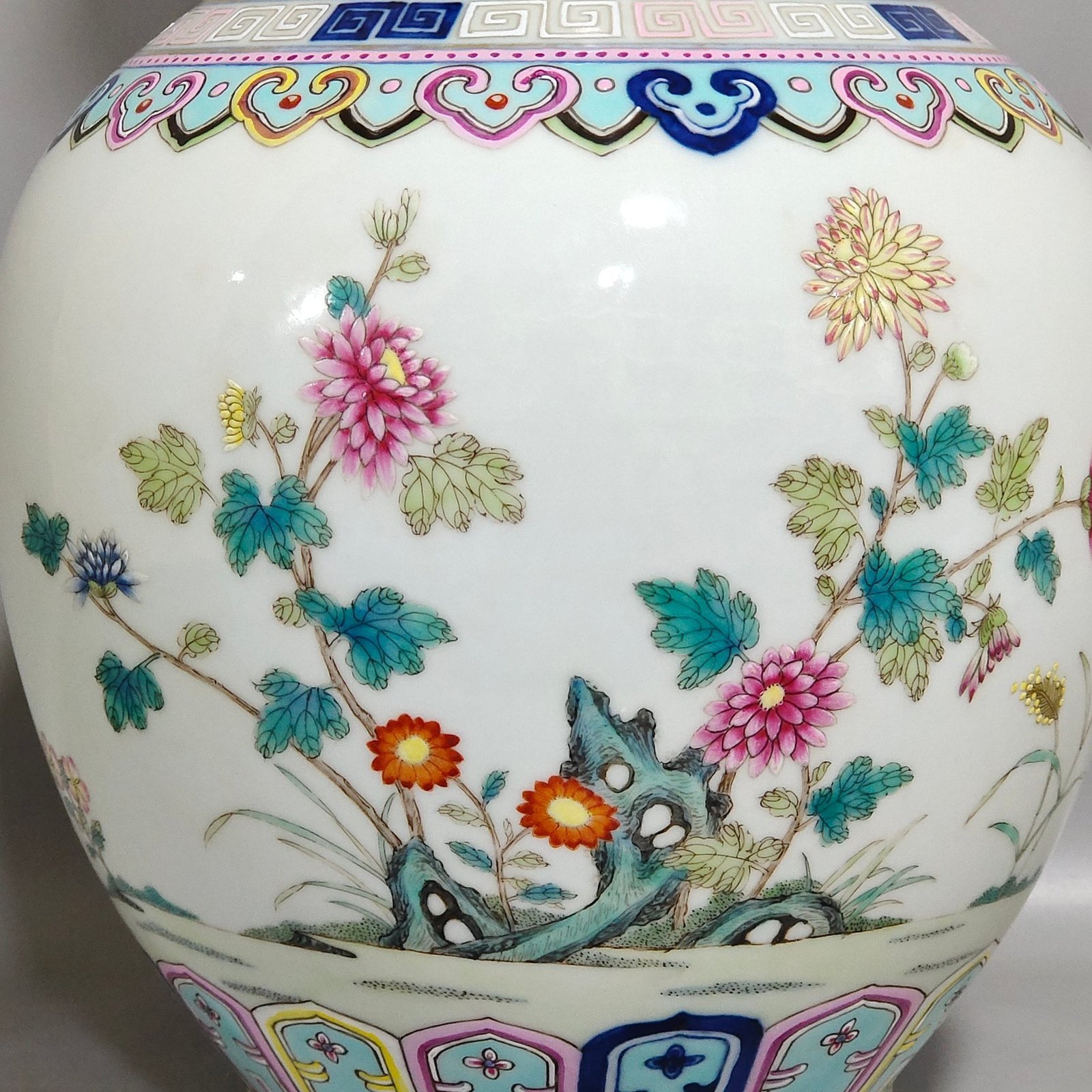 Qing Dynasty Qianlong Doucai amphorae