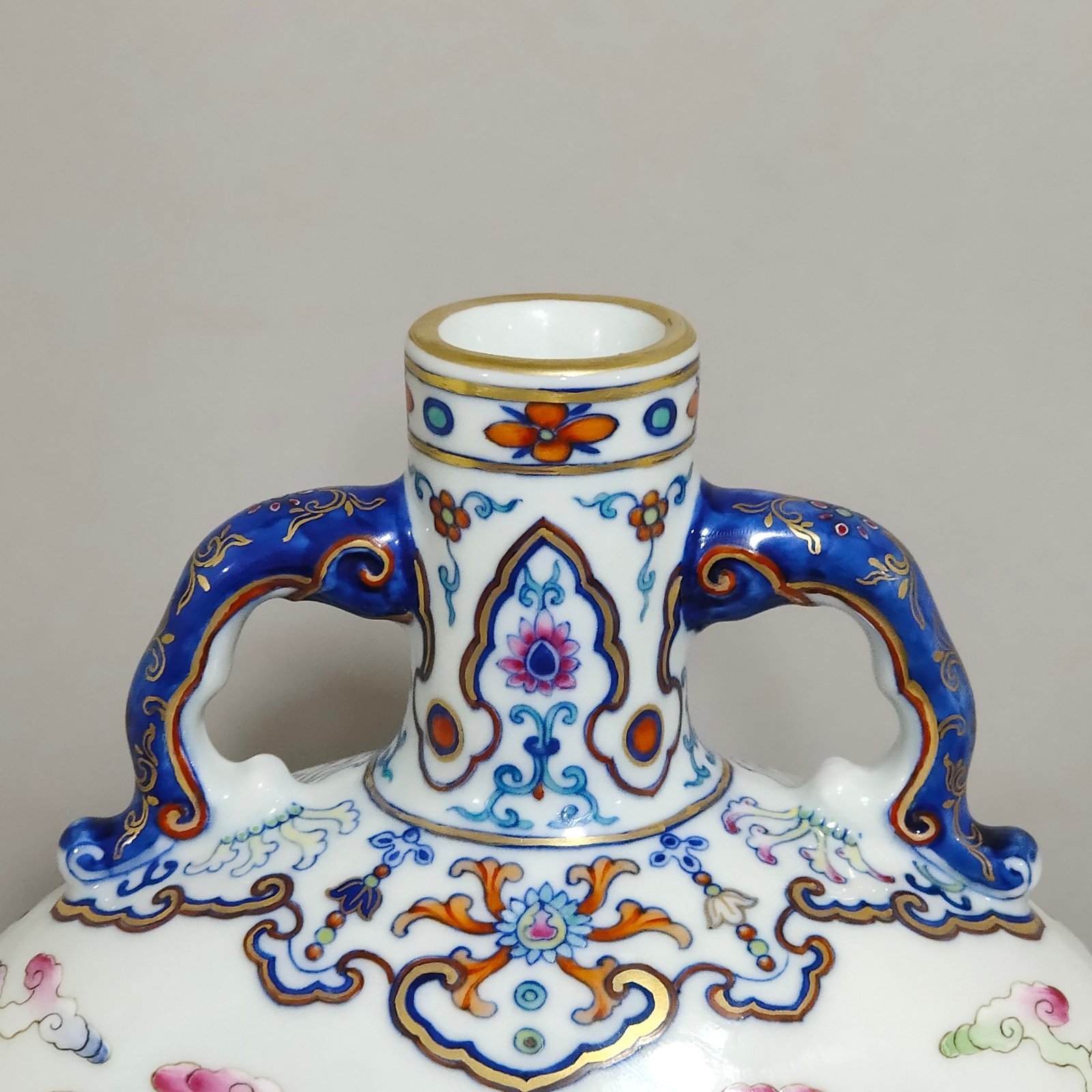 Qing Dynasty Qianlong doucai vase