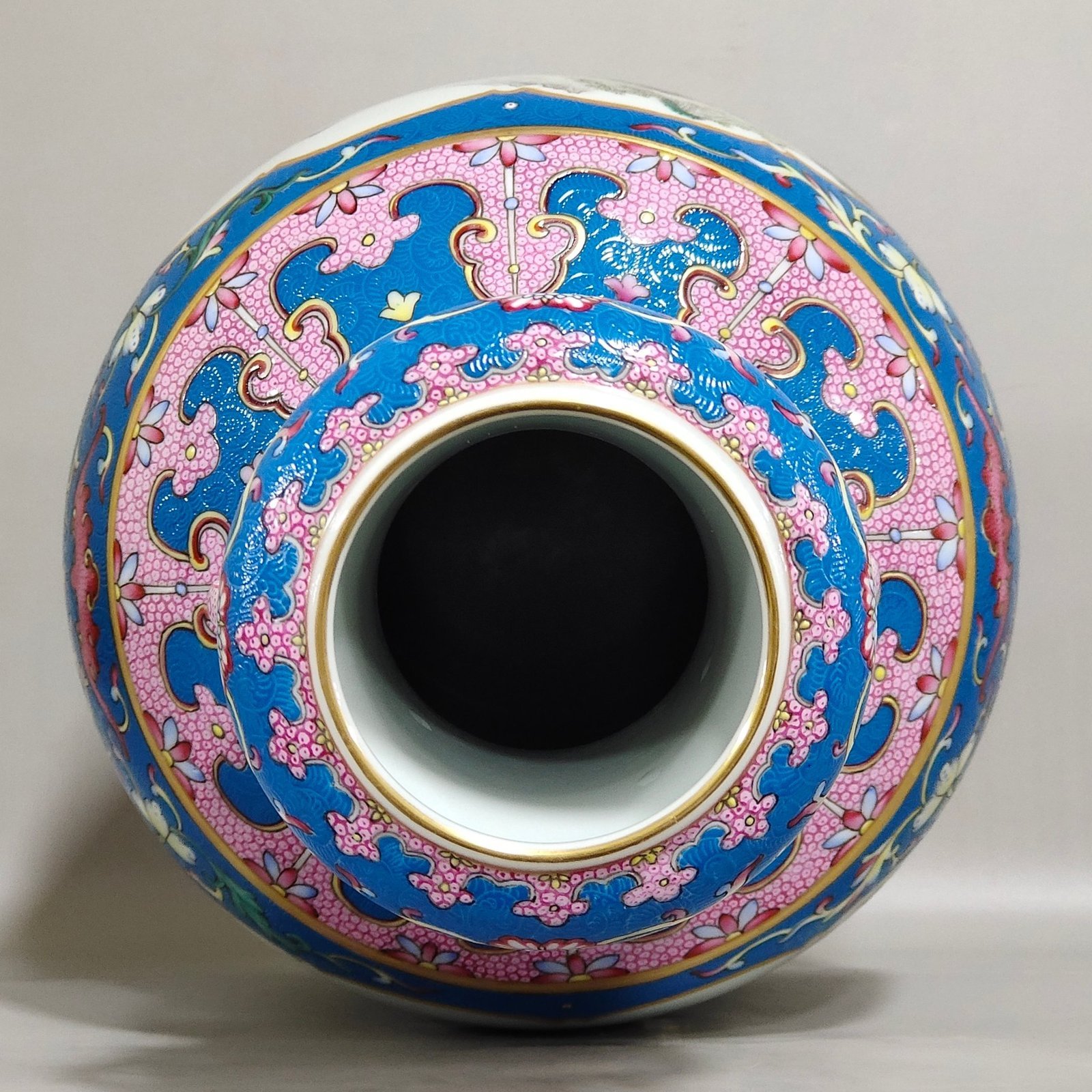 Qing Dynasty Qianlong cloisonné windowed landscape amphora