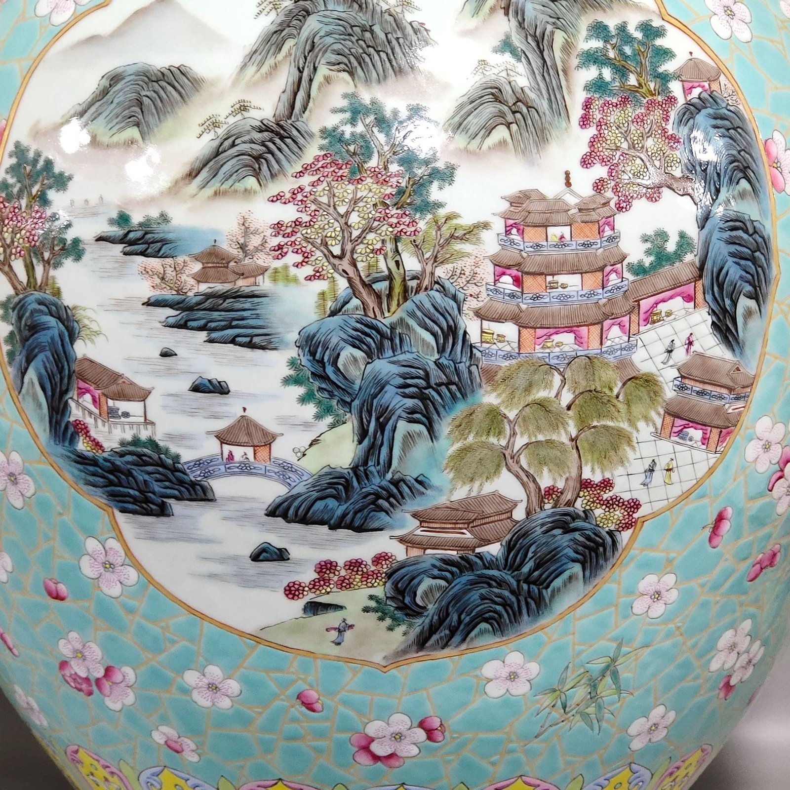 Qing Dynasty Qianlong A large turquoise green landscape amphora