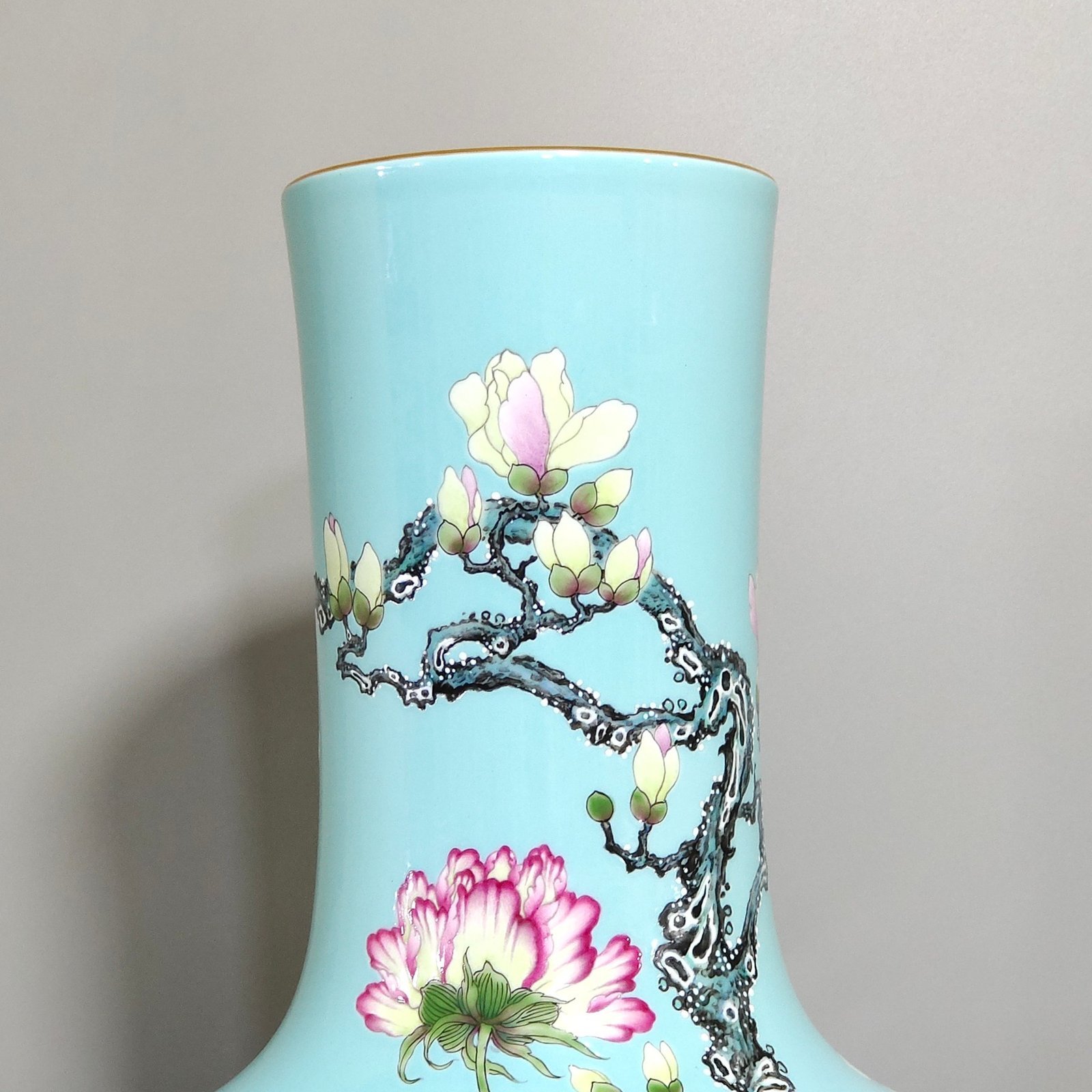 Qing Dynasty Qianlong turquoise green peony flower celestial vase