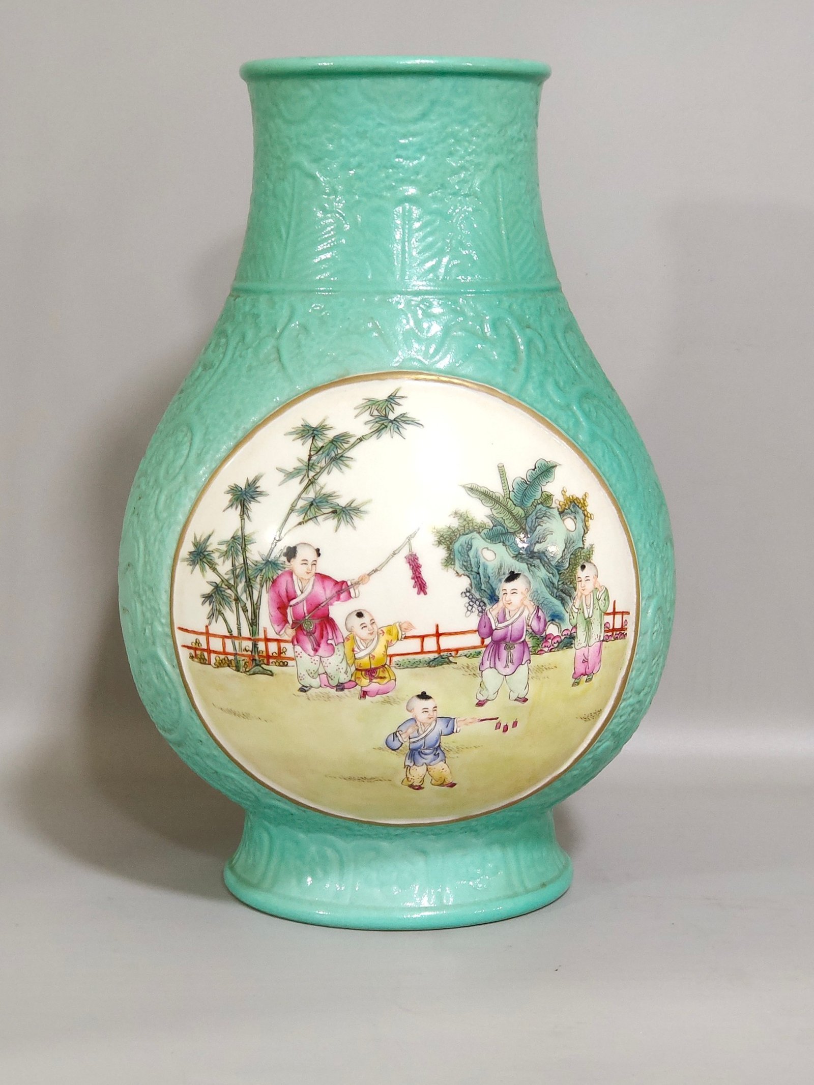 Qing Dynasty Qianlong turquoise green carved window vase