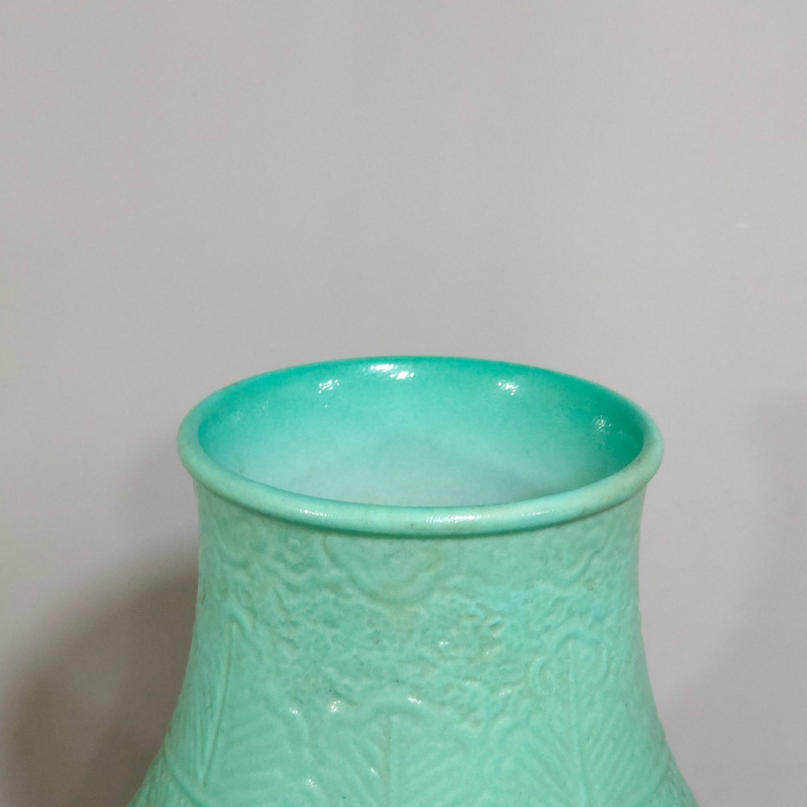 Qing Dynasty Qianlong turquoise green carved window vase