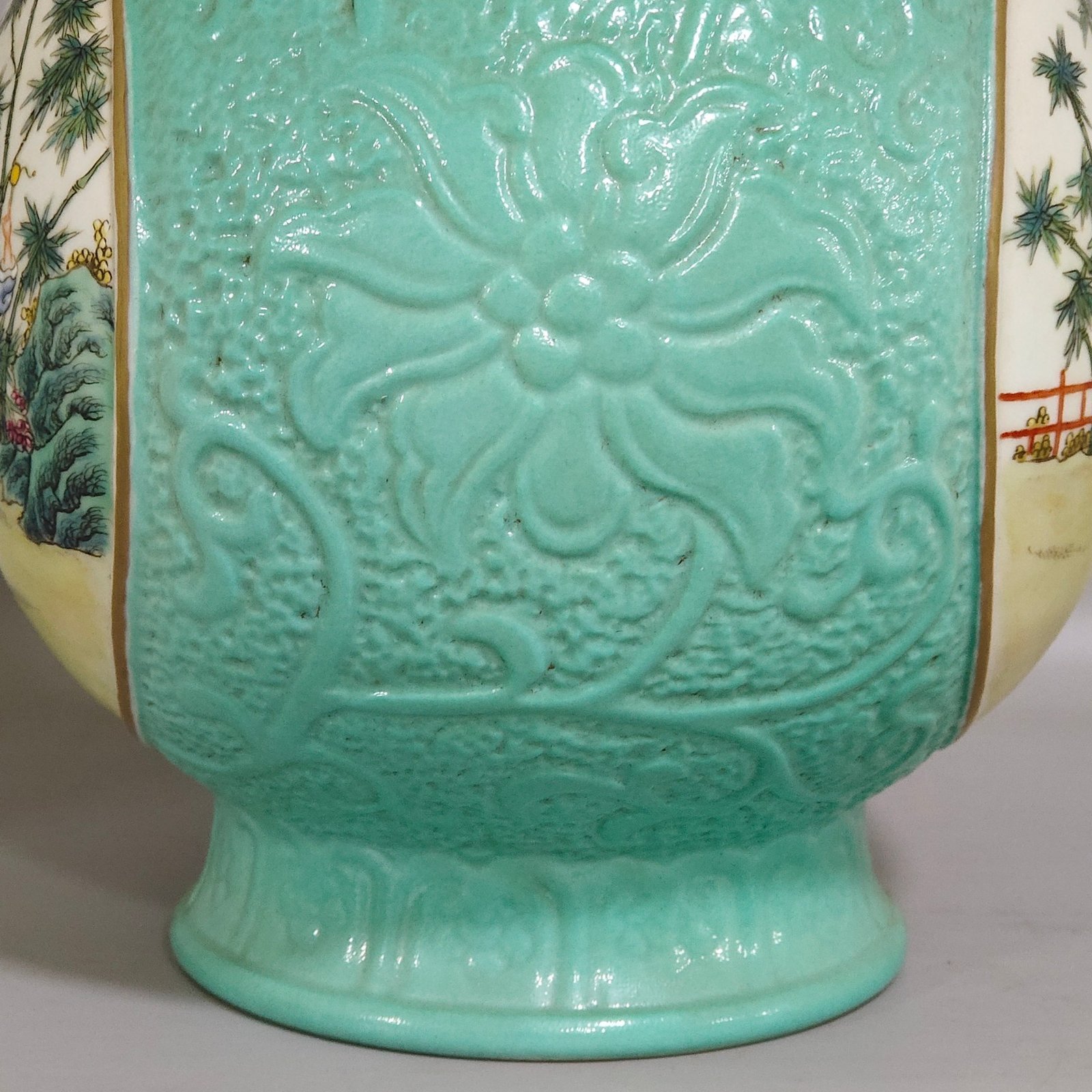 Qing Dynasty Qianlong turquoise green carved window vase