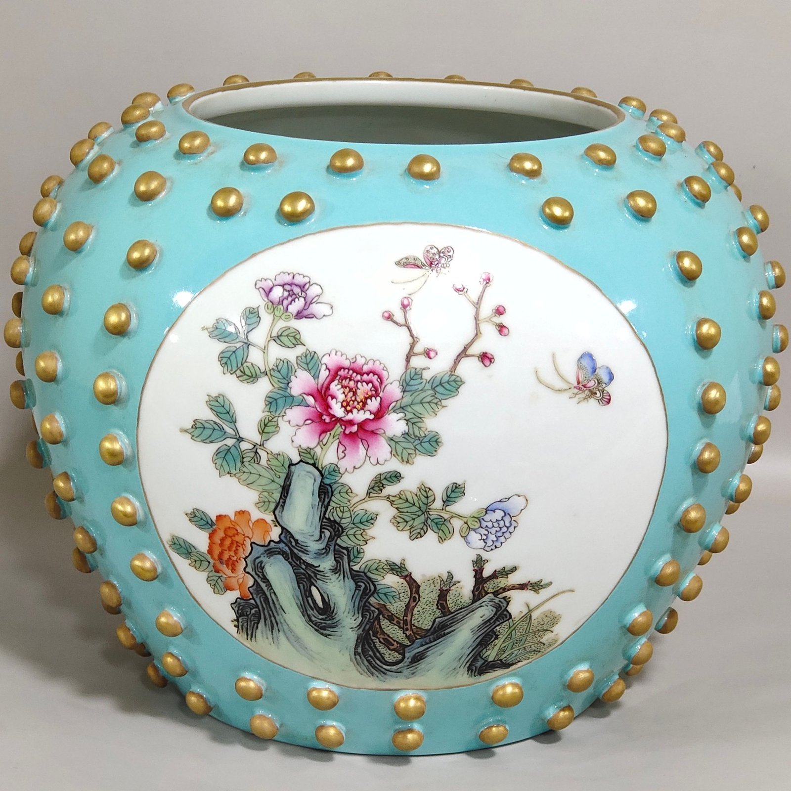 Qing Dynasty Qianlong turquoise green drum nail window with floral wash
