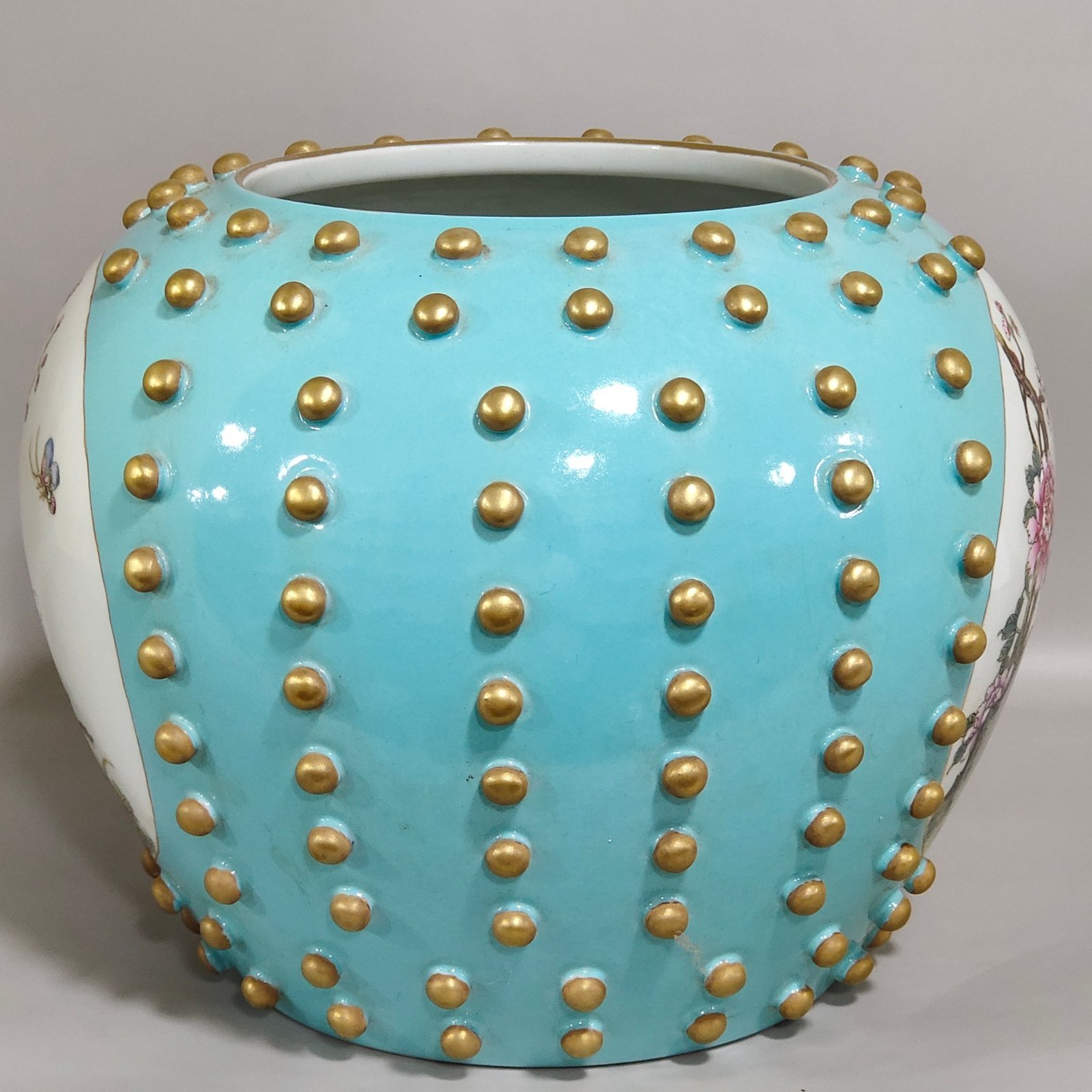 Qing Dynasty Qianlong turquoise green drum nail window with floral wash