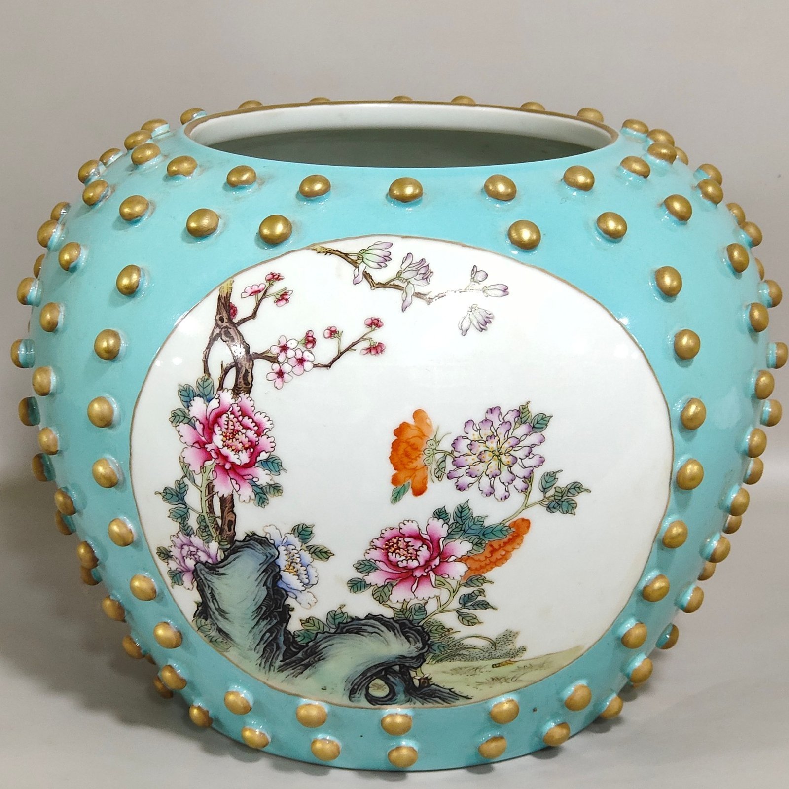 Qing Dynasty Qianlong turquoise green drum nail window with floral wash