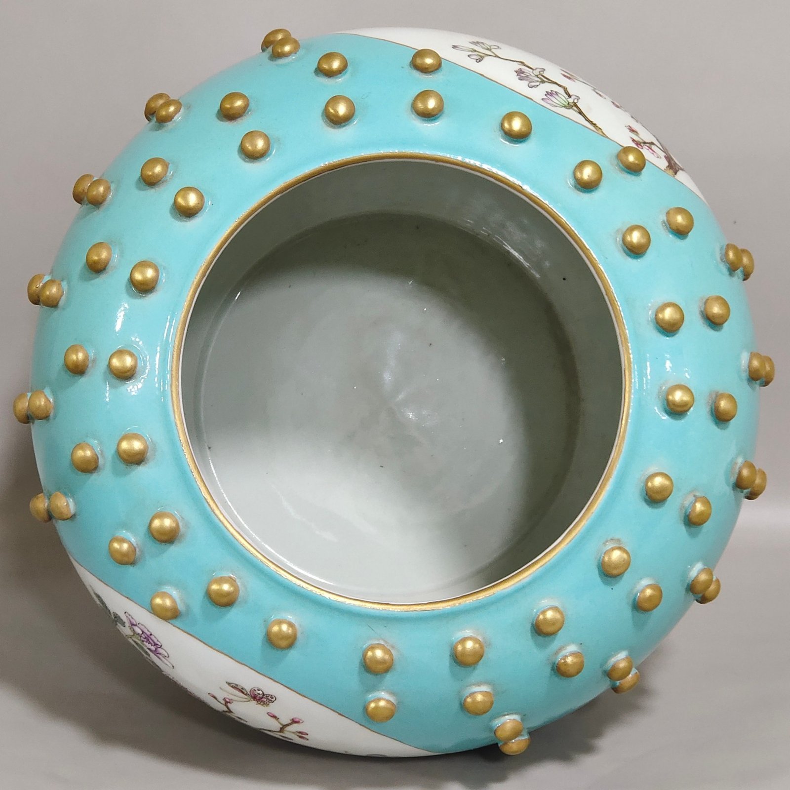 Qing Dynasty Qianlong turquoise green drum nail window with floral wash