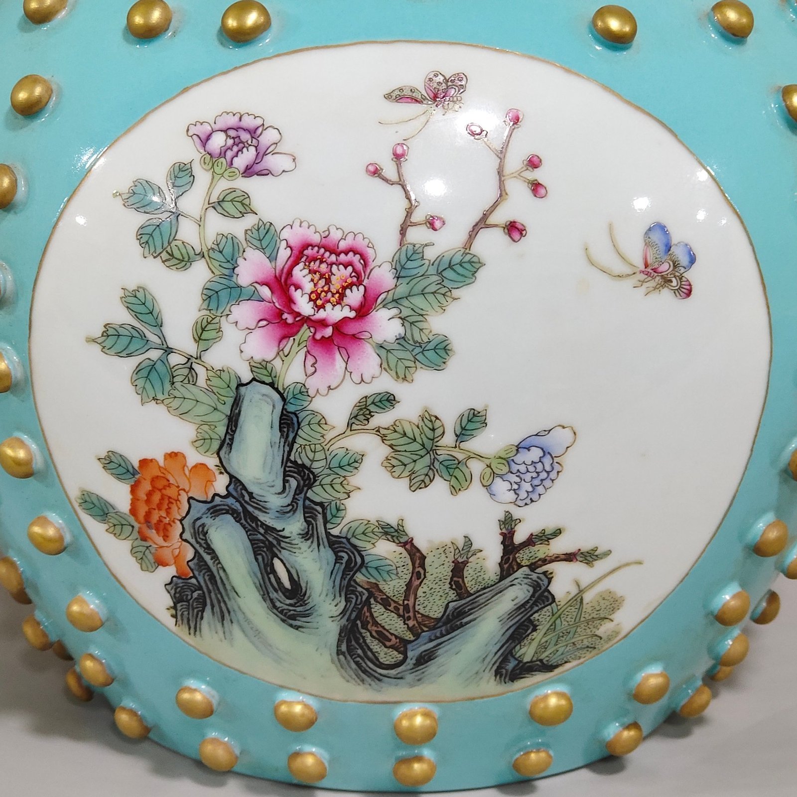 Qing Dynasty Qianlong turquoise green drum nail window with floral wash