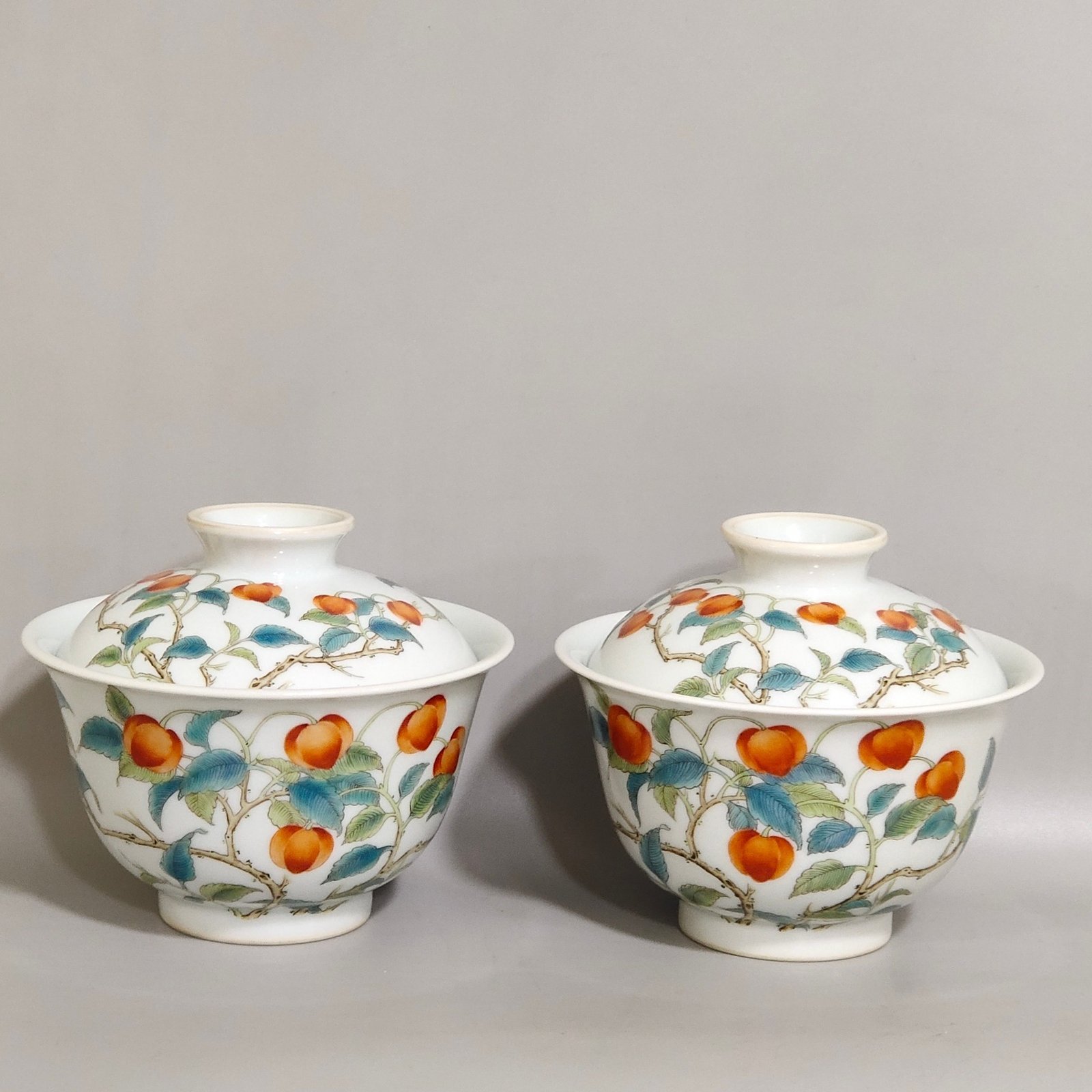 Qing Dynasty Qianlong wolfberry covered bowl