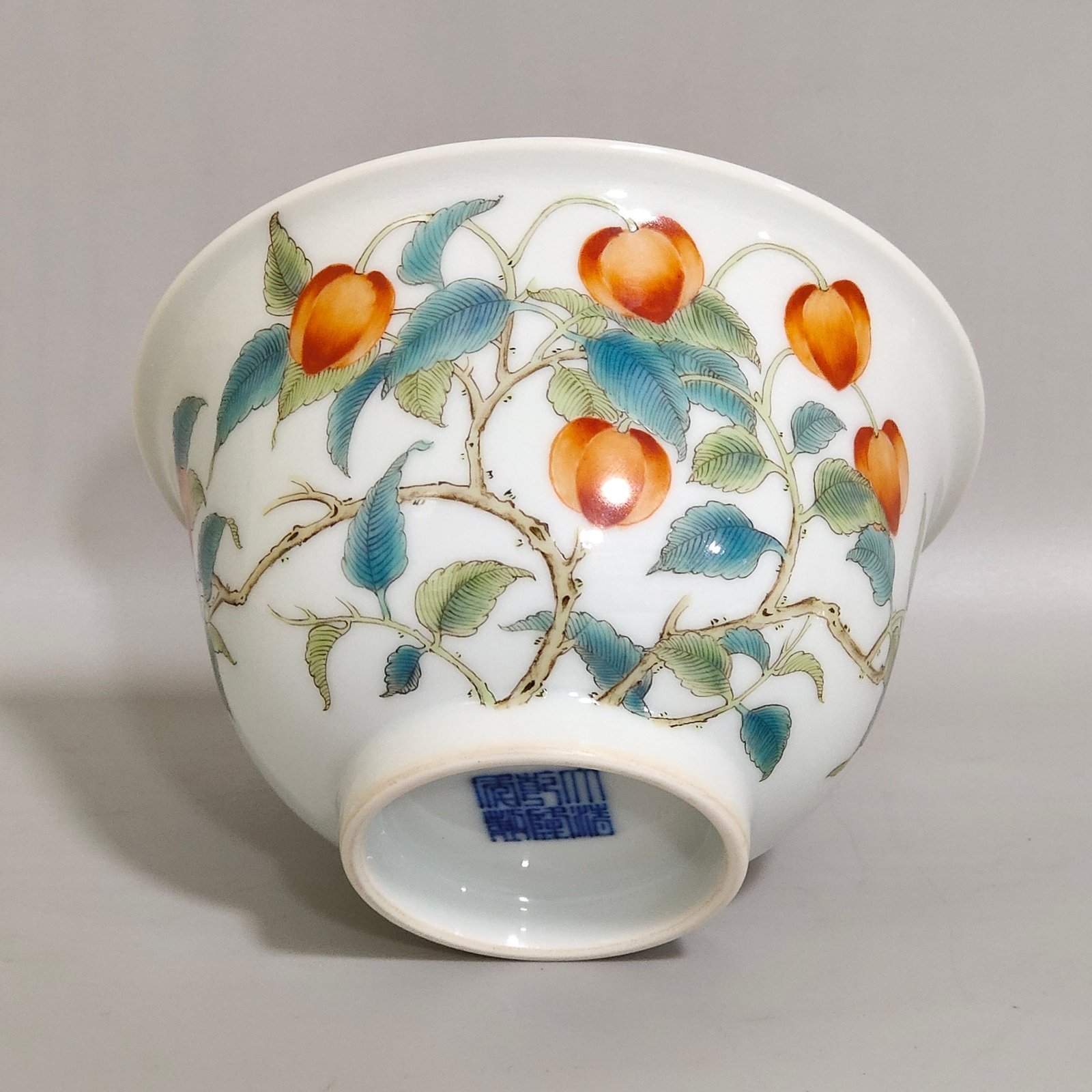 Qing Dynasty Qianlong wolfberry covered bowl