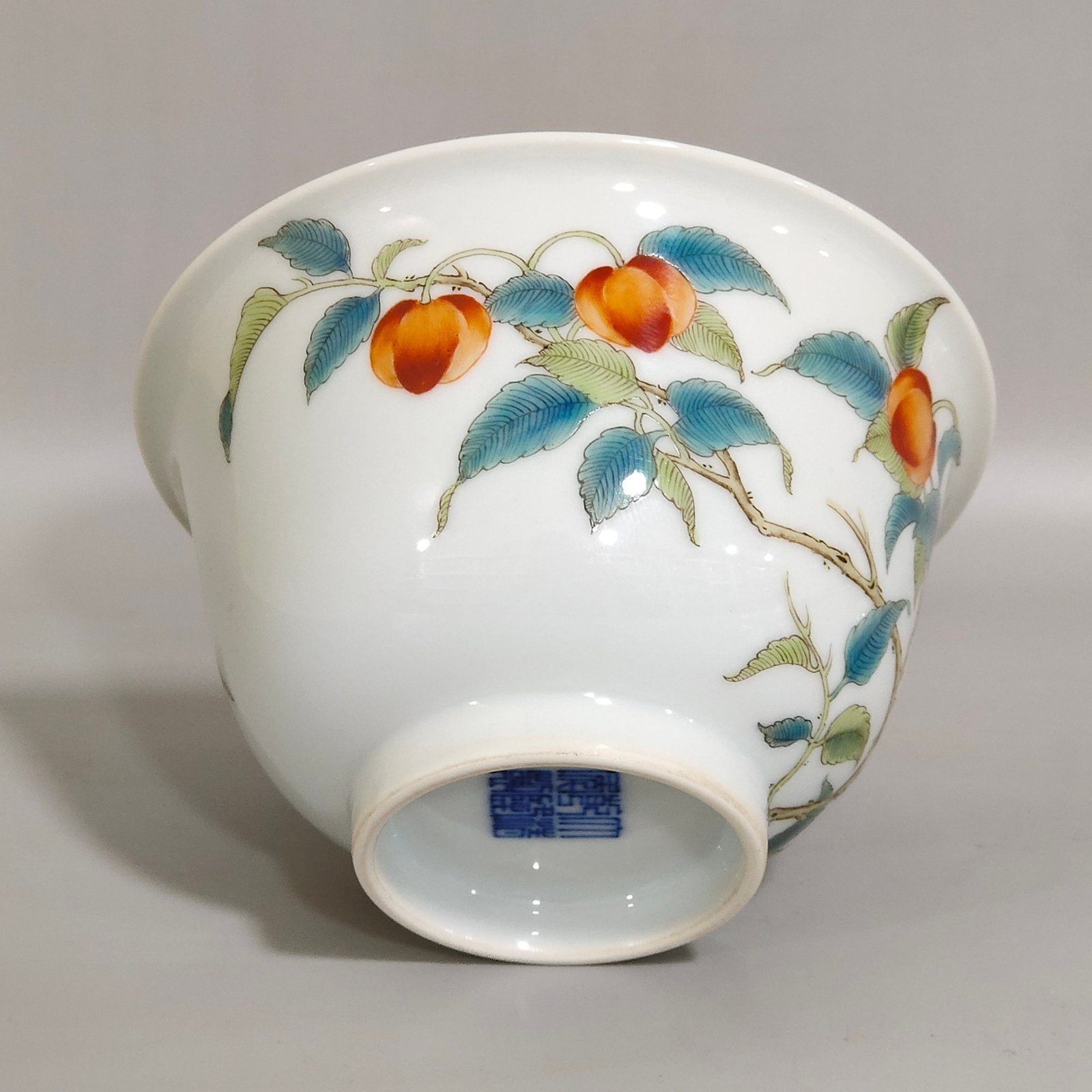 Qing Dynasty Qianlong wolfberry covered bowl