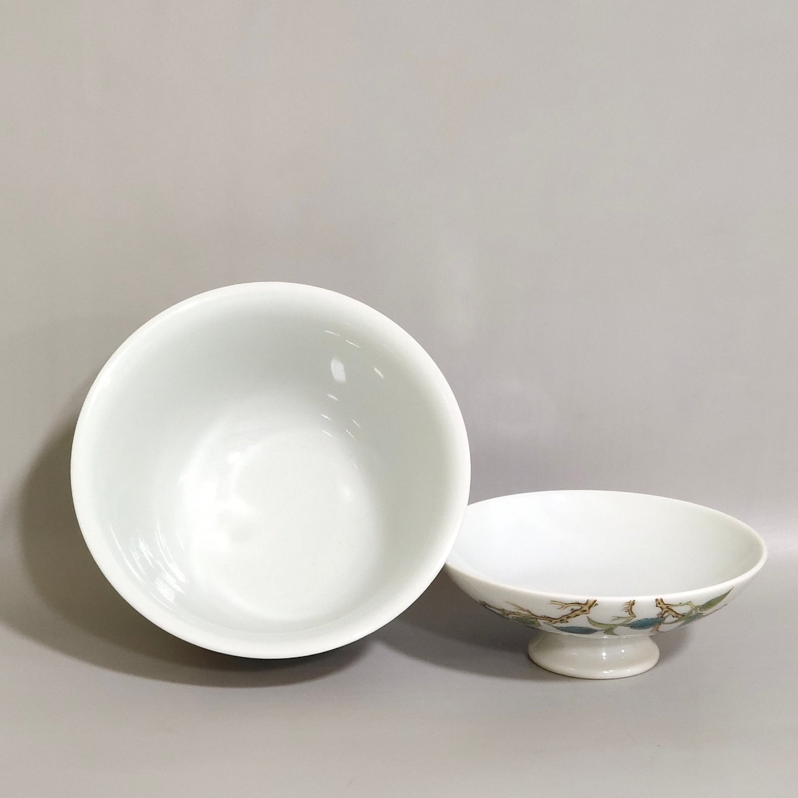 Qing Dynasty Qianlong wolfberry covered bowl