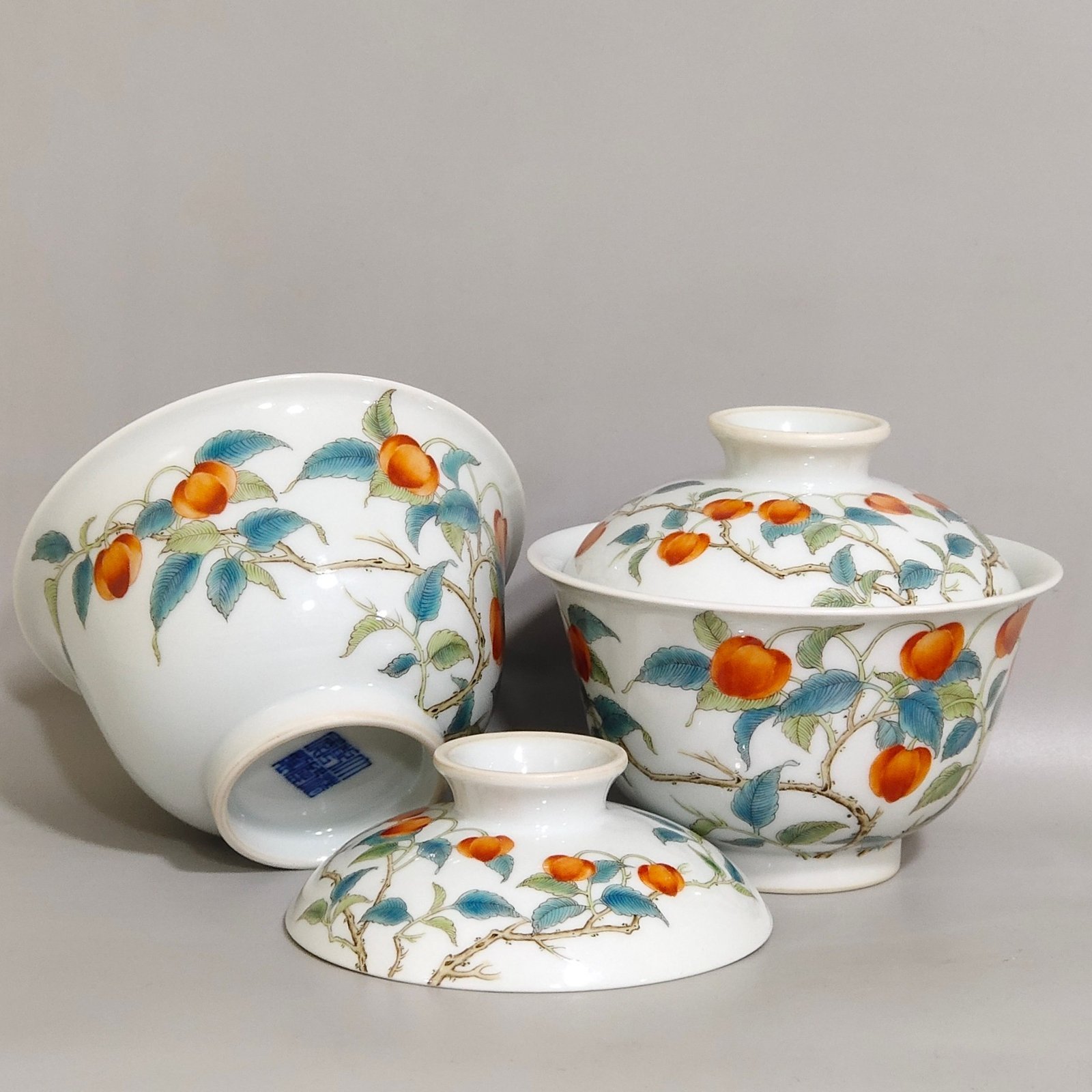 Qing Dynasty Qianlong wolfberry covered bowl