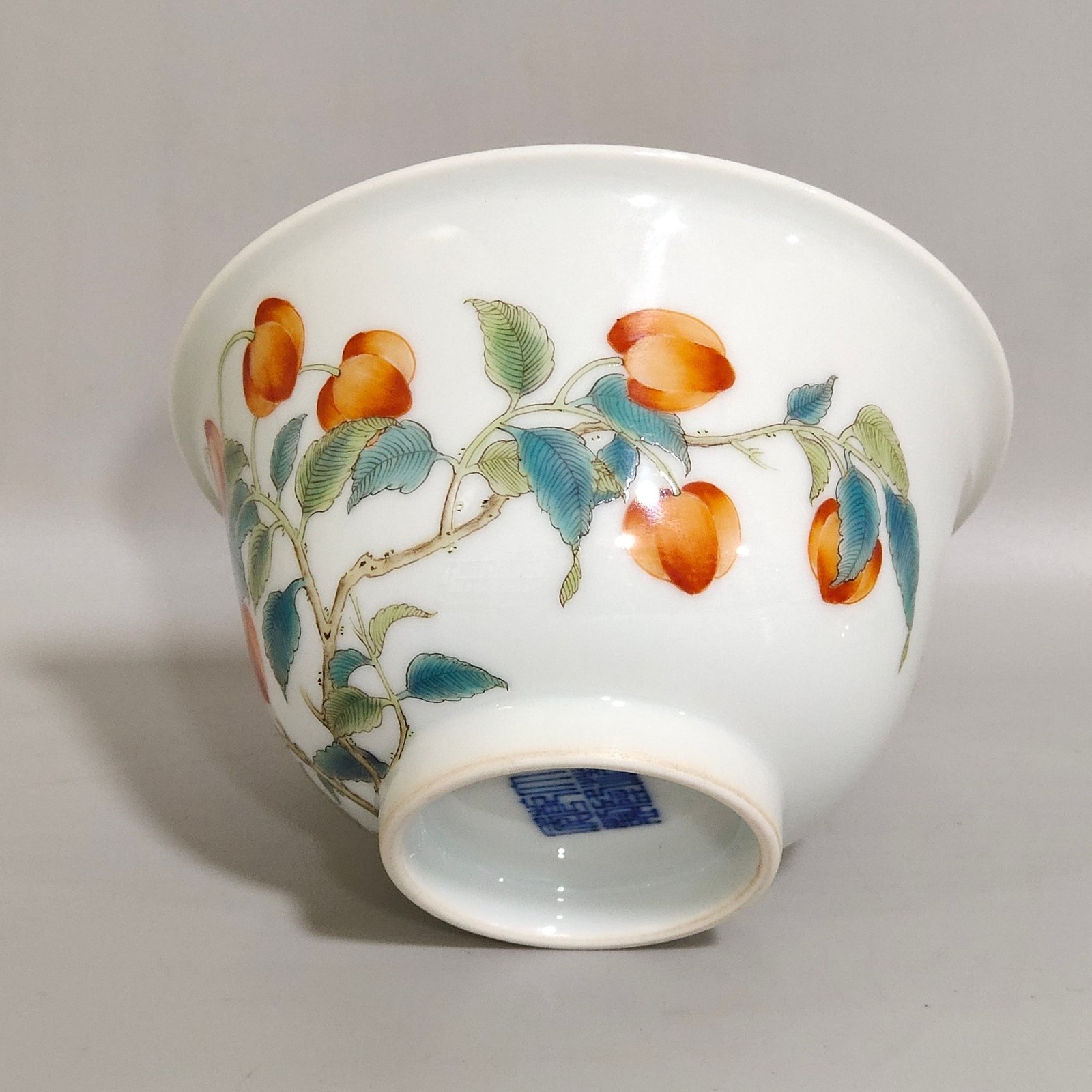 Qing Dynasty Qianlong wolfberry covered bowl