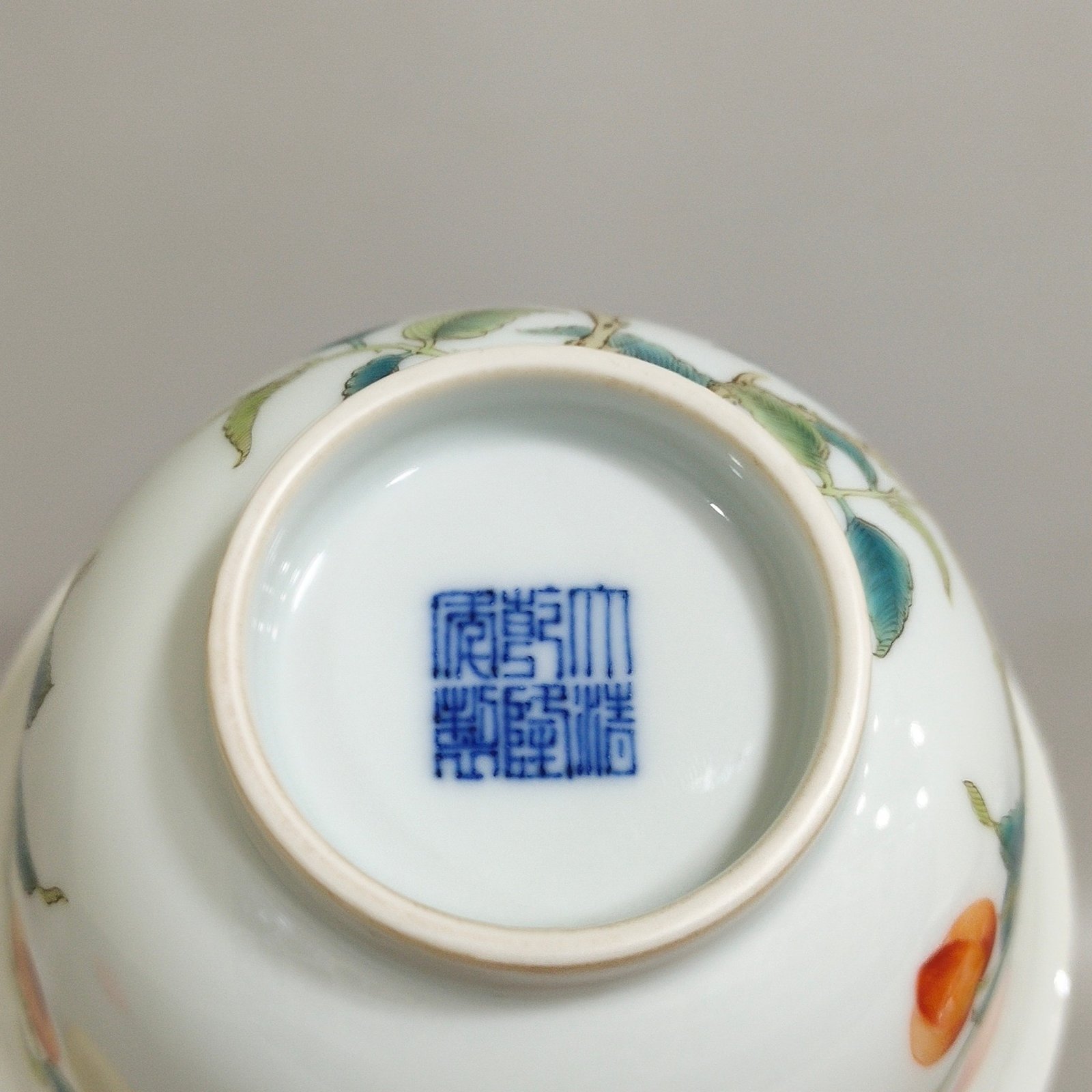Qing Dynasty Qianlong wolfberry covered bowl