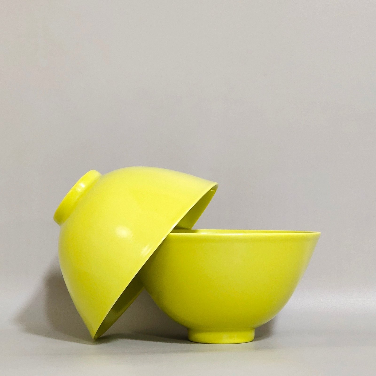Qing Dynasty Qianlong lemon yellow glazed tea ball