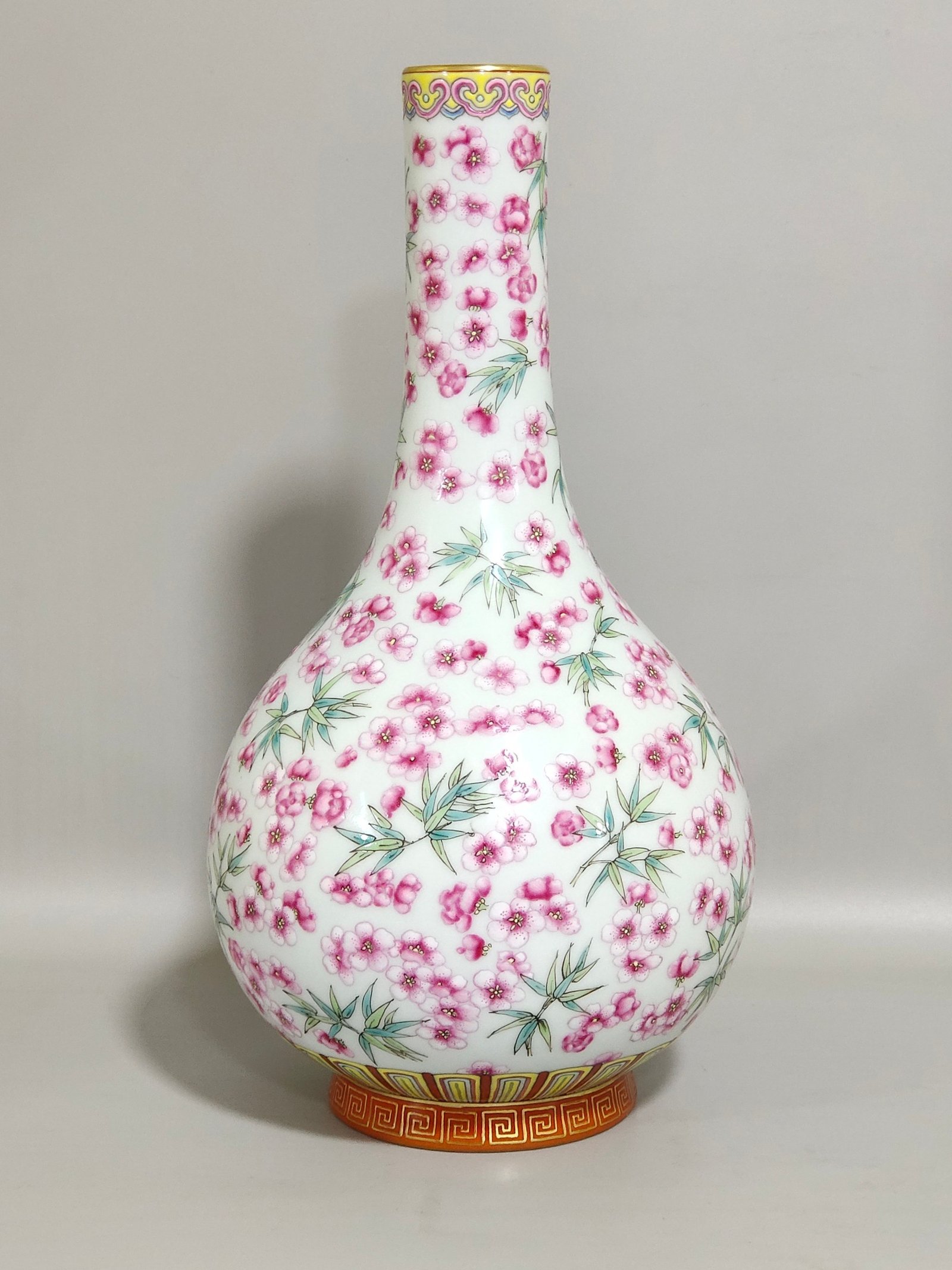 Qing Dynasty Qianlong plum blossom bamboo flask