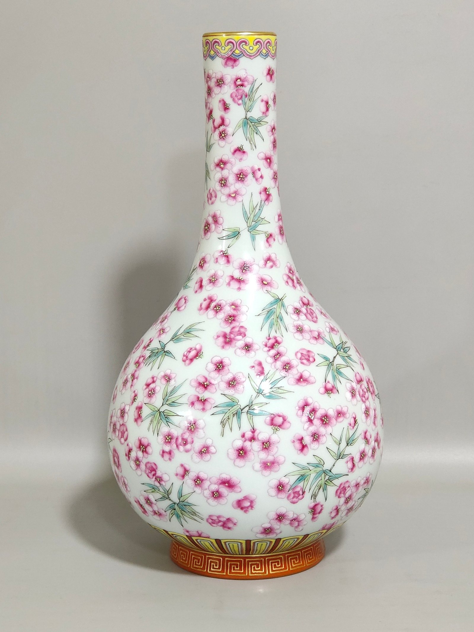 Qing Dynasty Qianlong plum blossom bamboo flask