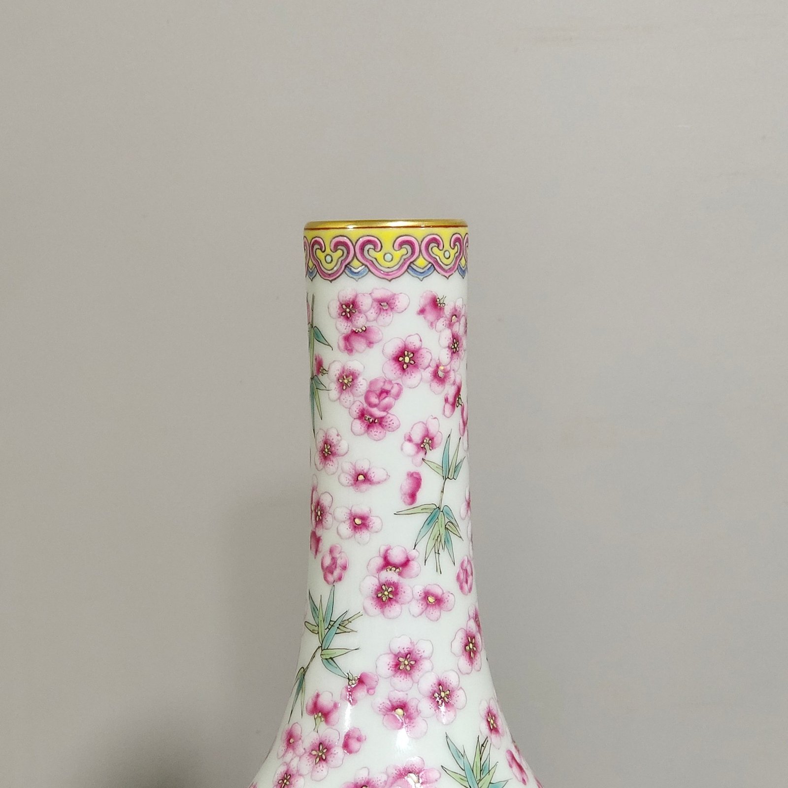 Qing Dynasty Qianlong plum blossom bamboo flask