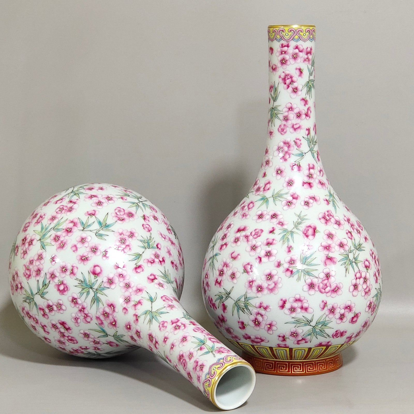 Qing Dynasty Qianlong plum blossom bamboo flask