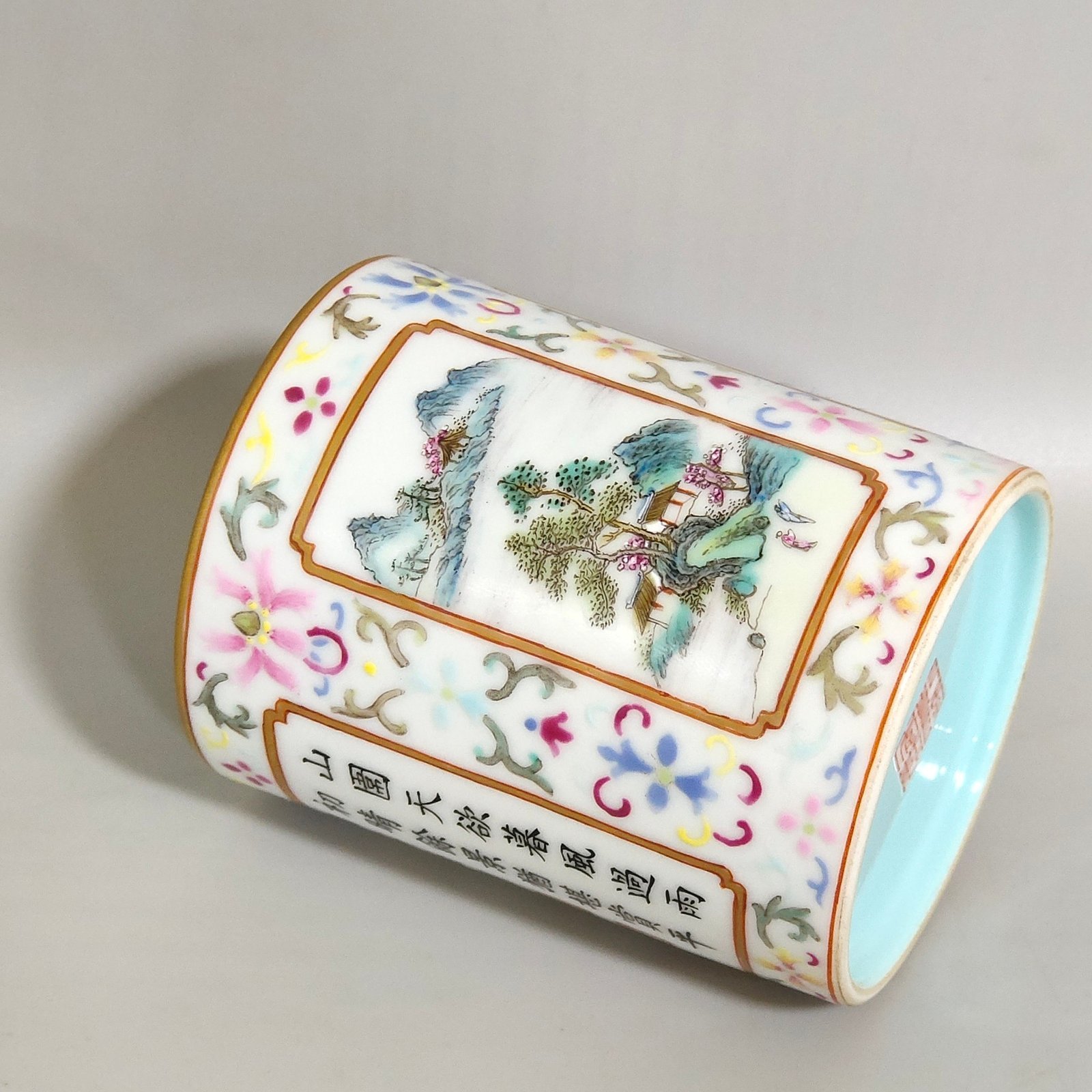 Qing Dynasty Qianlong Yangcai landscape poem pen holder