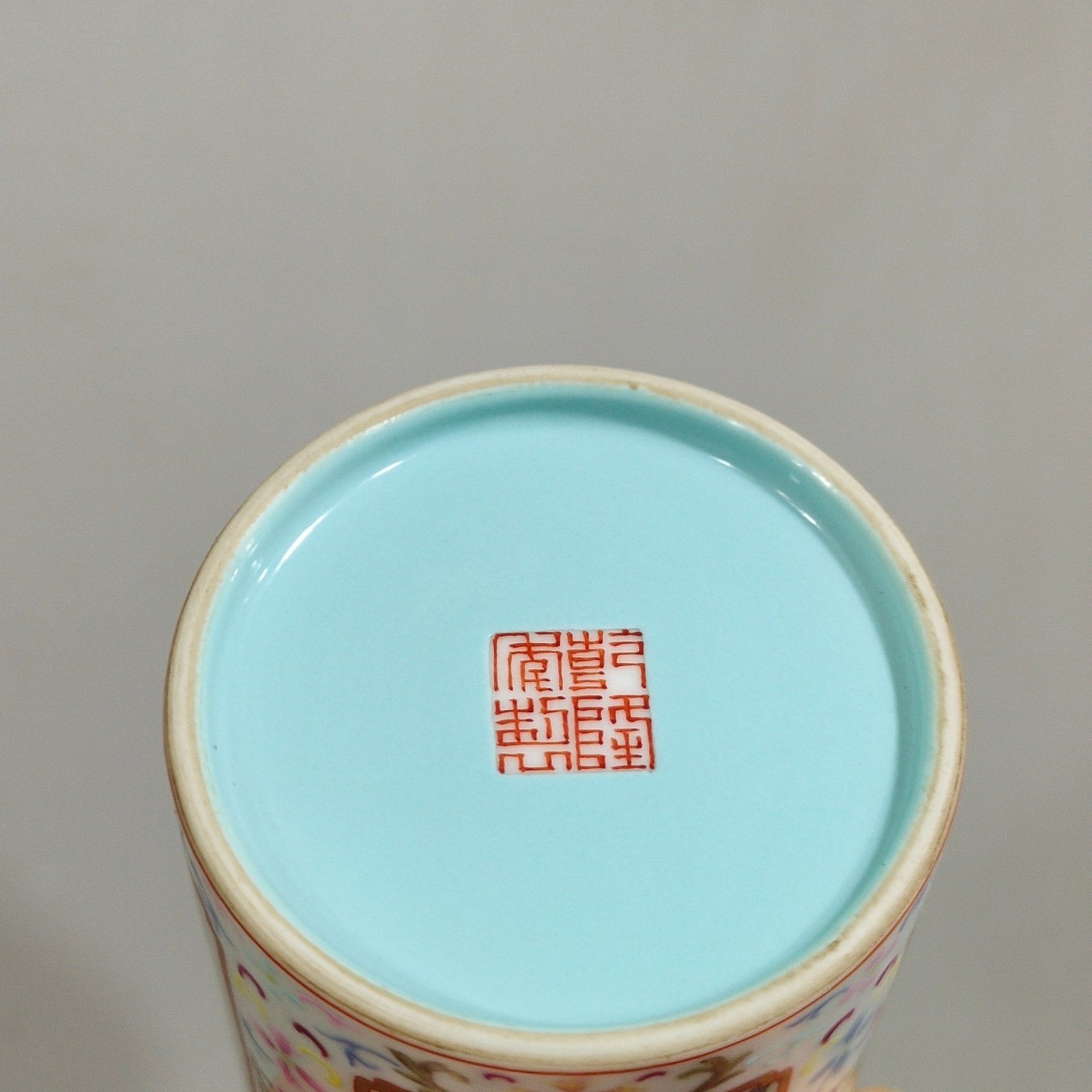 Qing Dynasty Qianlong Yangcai landscape poem pen holder