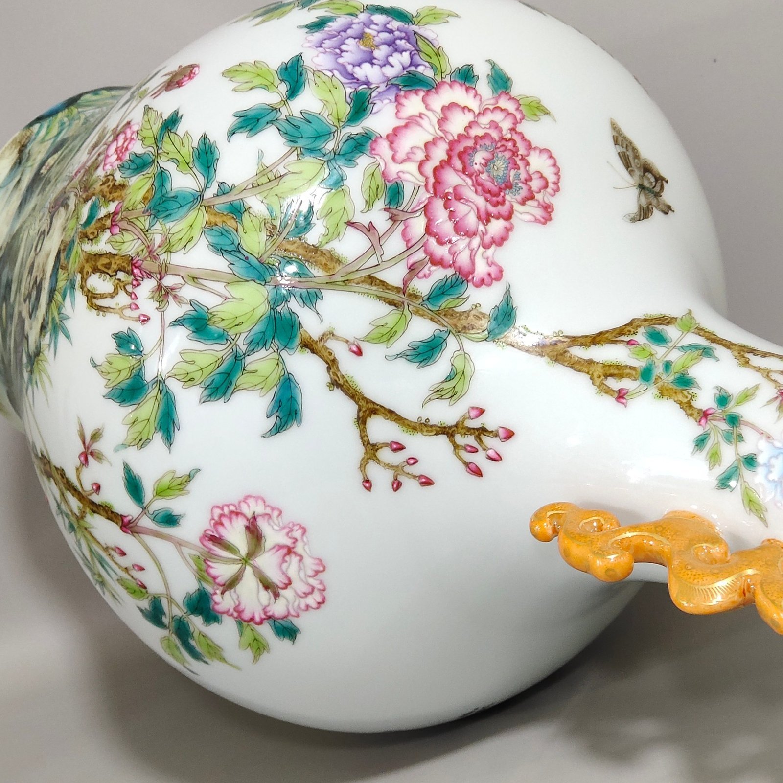 Qing Dynasty Qianlong Peony amphora