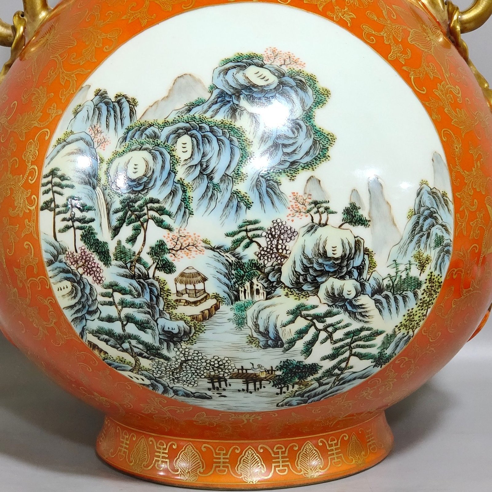 Qing Dynasty Qianlong a pair of coral-red and gold-painted window