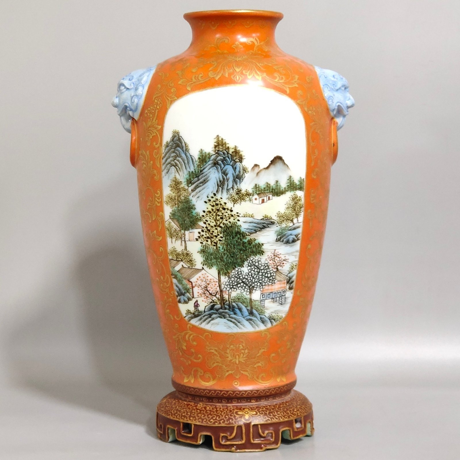 Qing Dynasty Qianlong Coral red gold-painted window landscape amphora