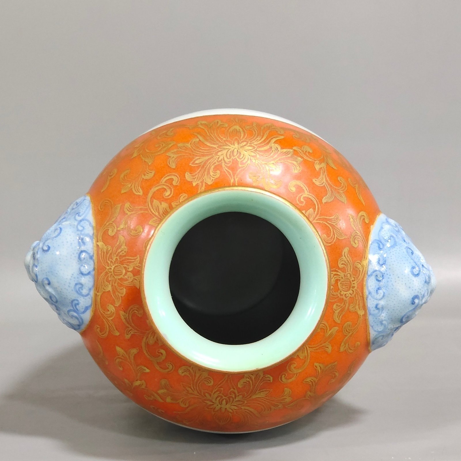 Qing Dynasty Qianlong Coral red gold-painted window landscape amphora