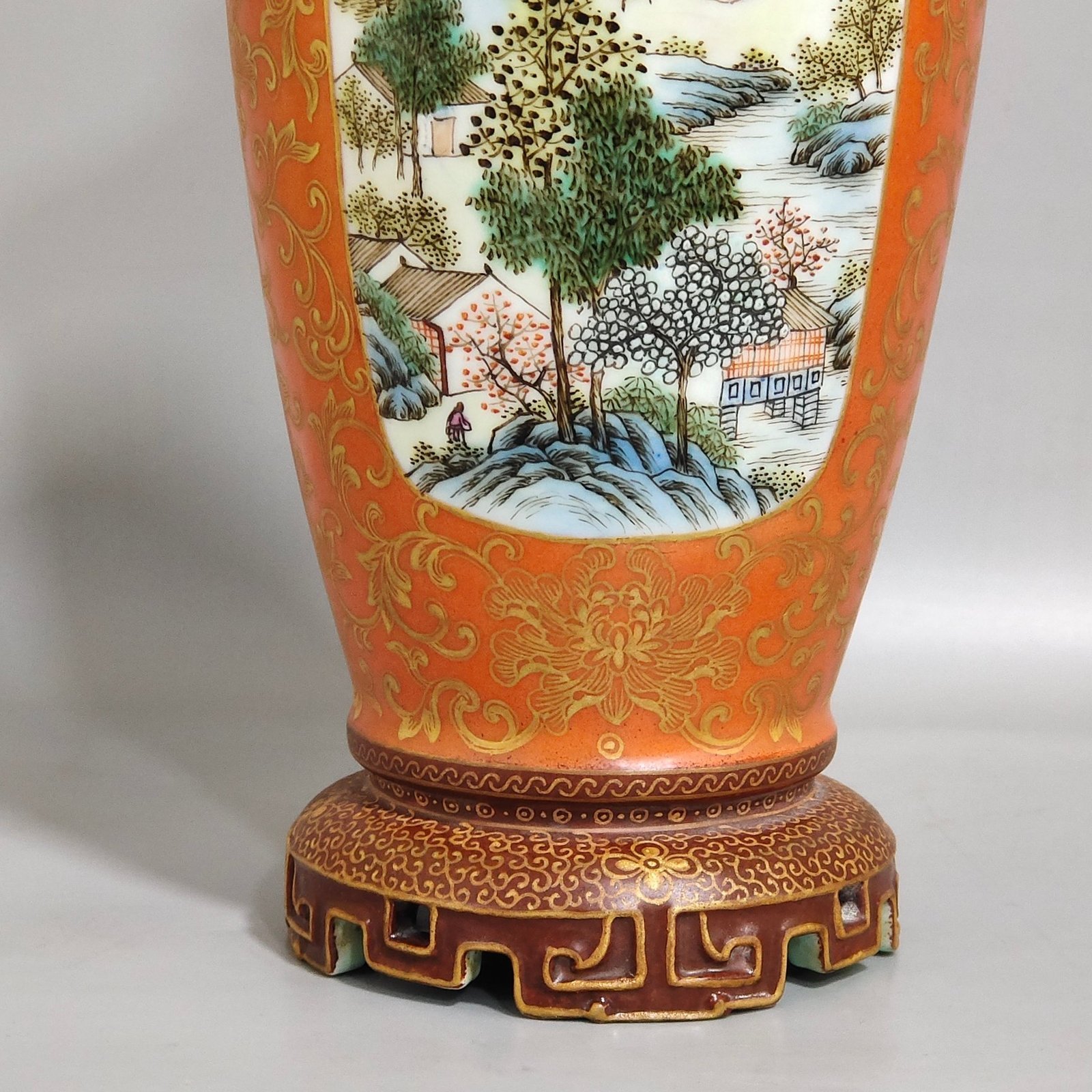 Qing Dynasty Qianlong Coral red gold-painted window landscape amphora