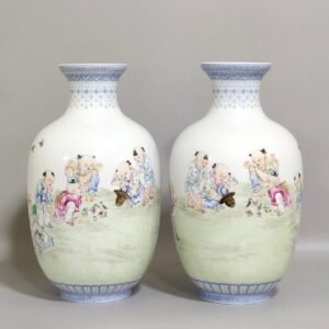 Qing Dynasty Qianlong enamel thin vase with green edging