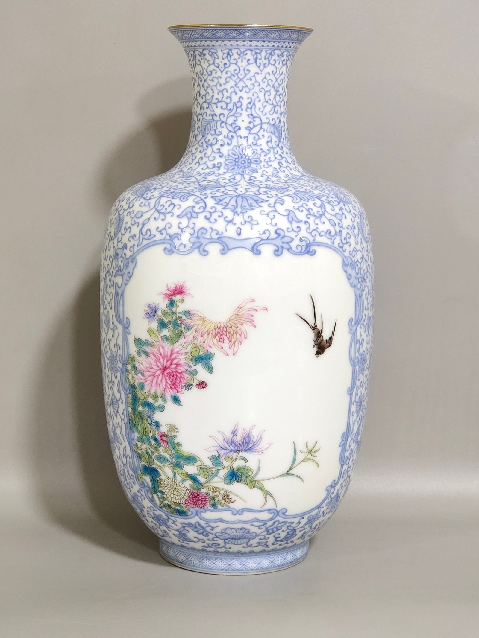 Qing Dynasty Qianlong enamel blue material vase with window flowers and birds