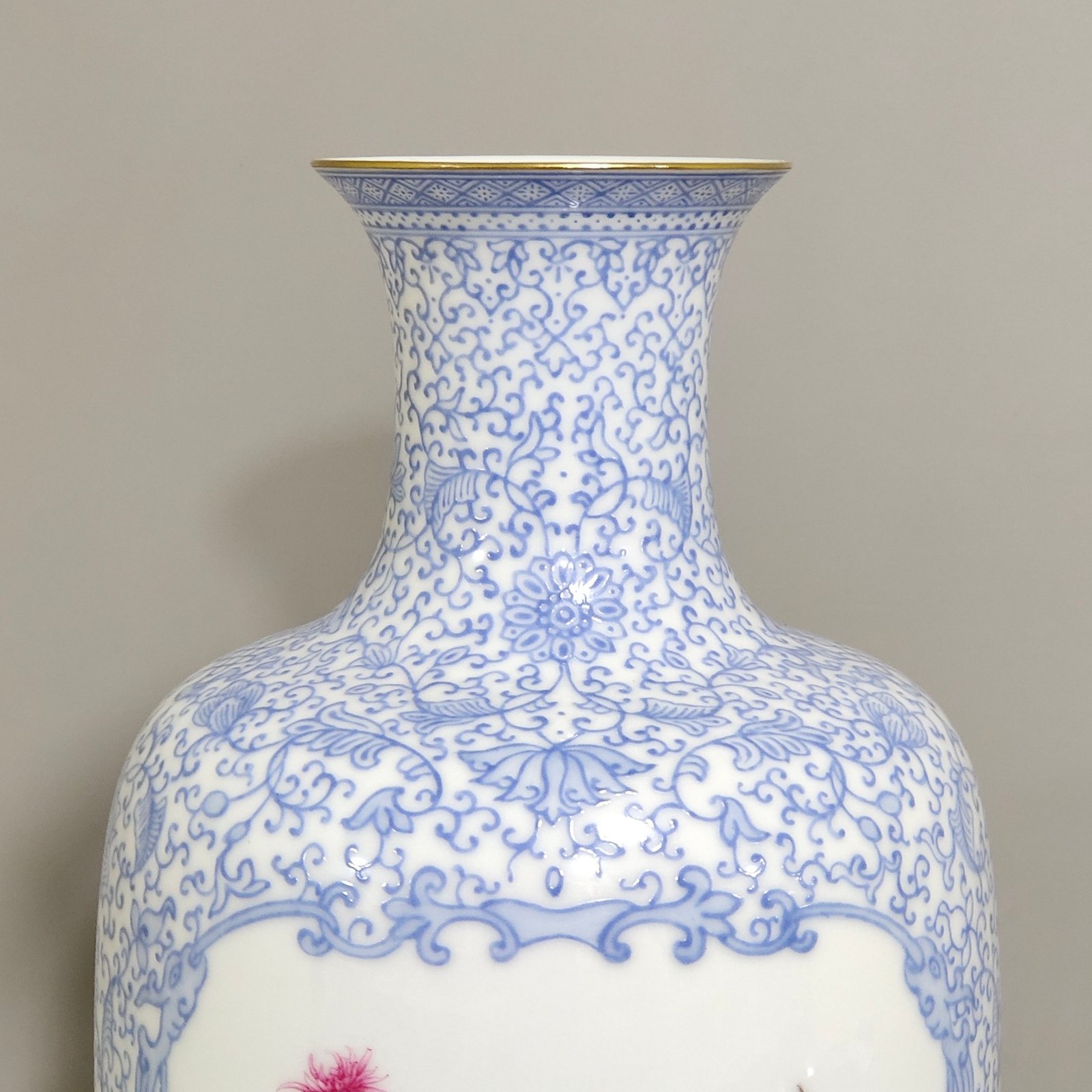 Qing Dynasty Qianlong enamel blue material vase with window flowers and birds