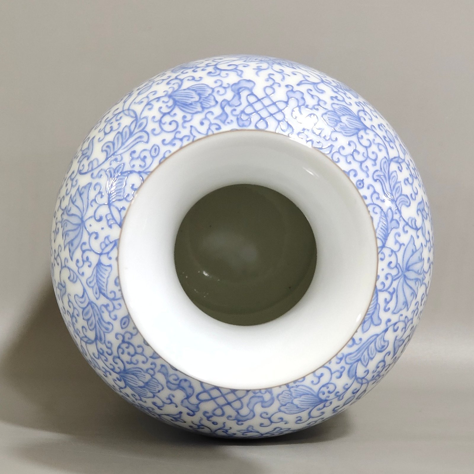 Qing Dynasty Qianlong enamel blue material vase with window flowers and birds