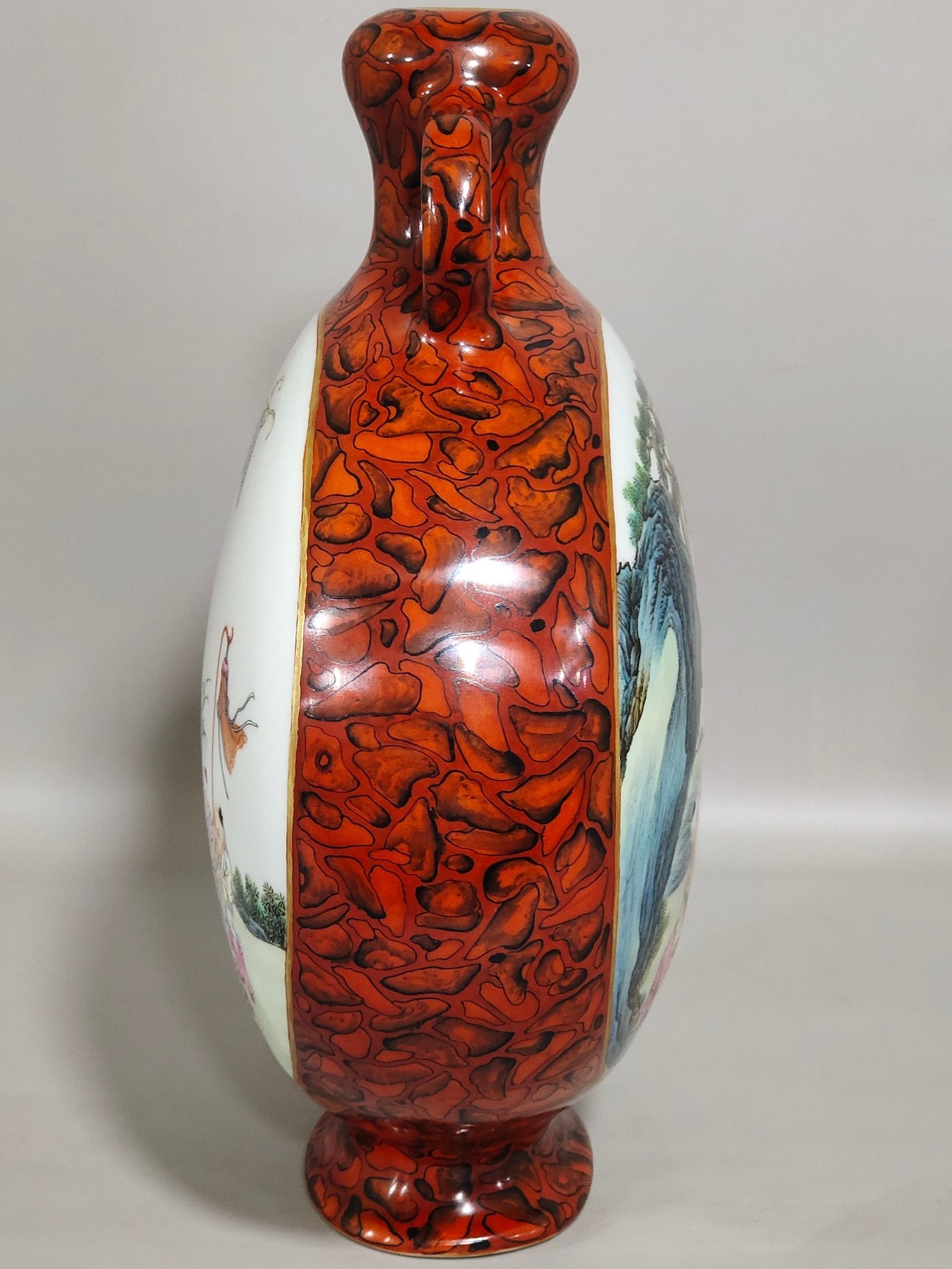 Qing Dynasty Qianlong stone-patterned glazed window vase with baby playing