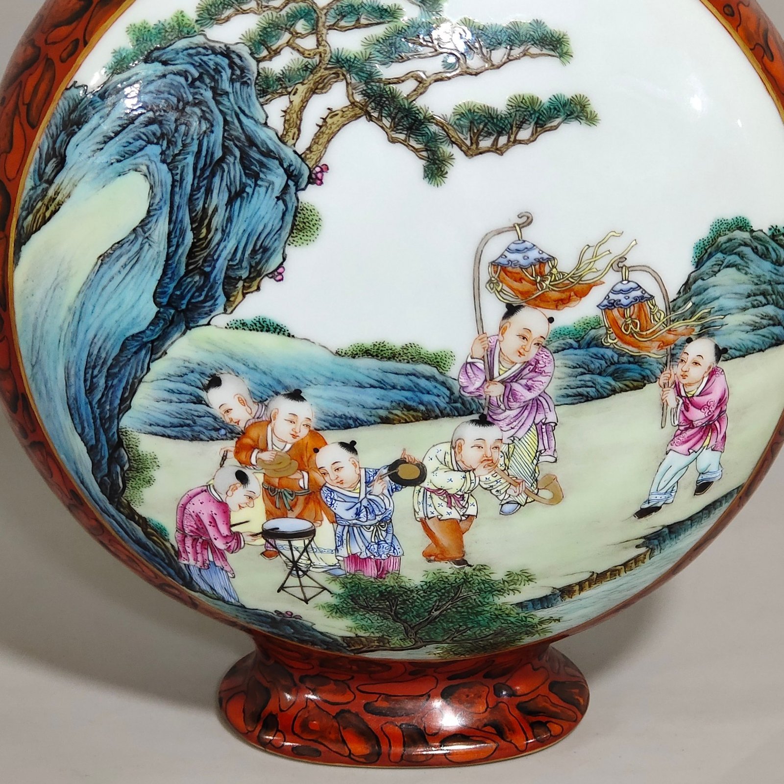 Qing Dynasty Qianlong stone-patterned glazed window vase with baby playing