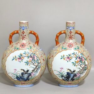 Qing Dynasty Qianlong blessing and longevity vase with gold window opening flowers and birds