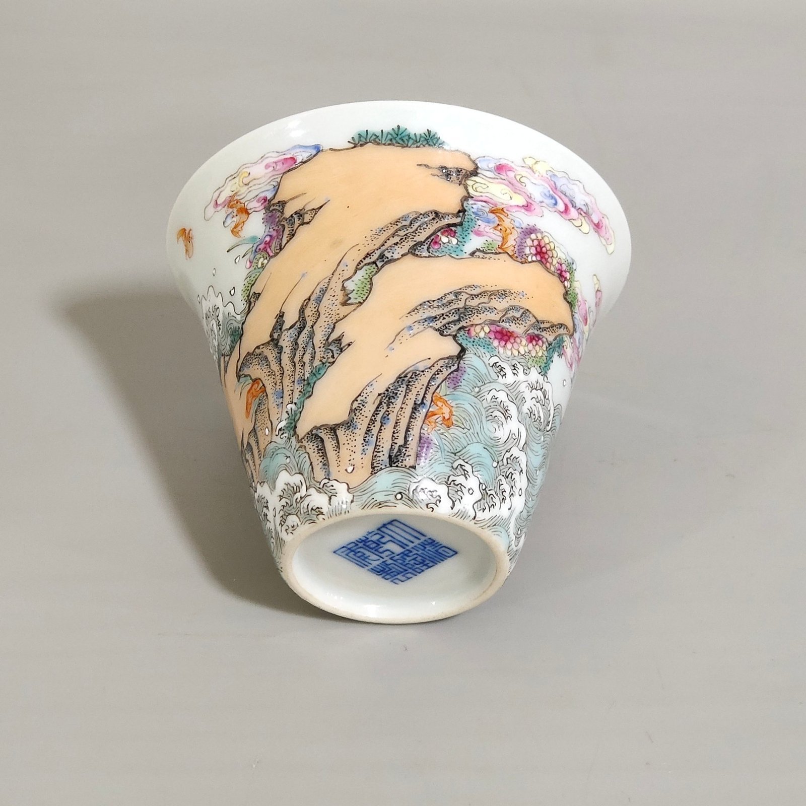 Qing Dynasty Qianlong Fushan Shouhai Cup