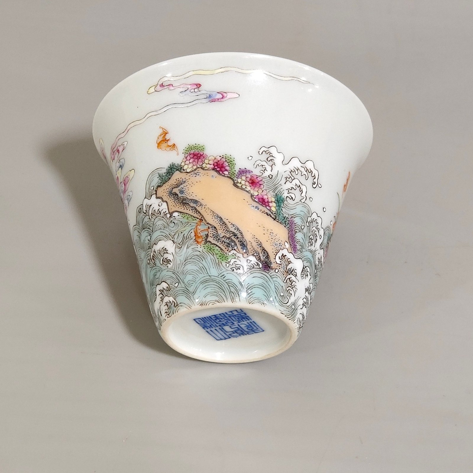 Qing Dynasty Qianlong Fushan Shouhai Cup
