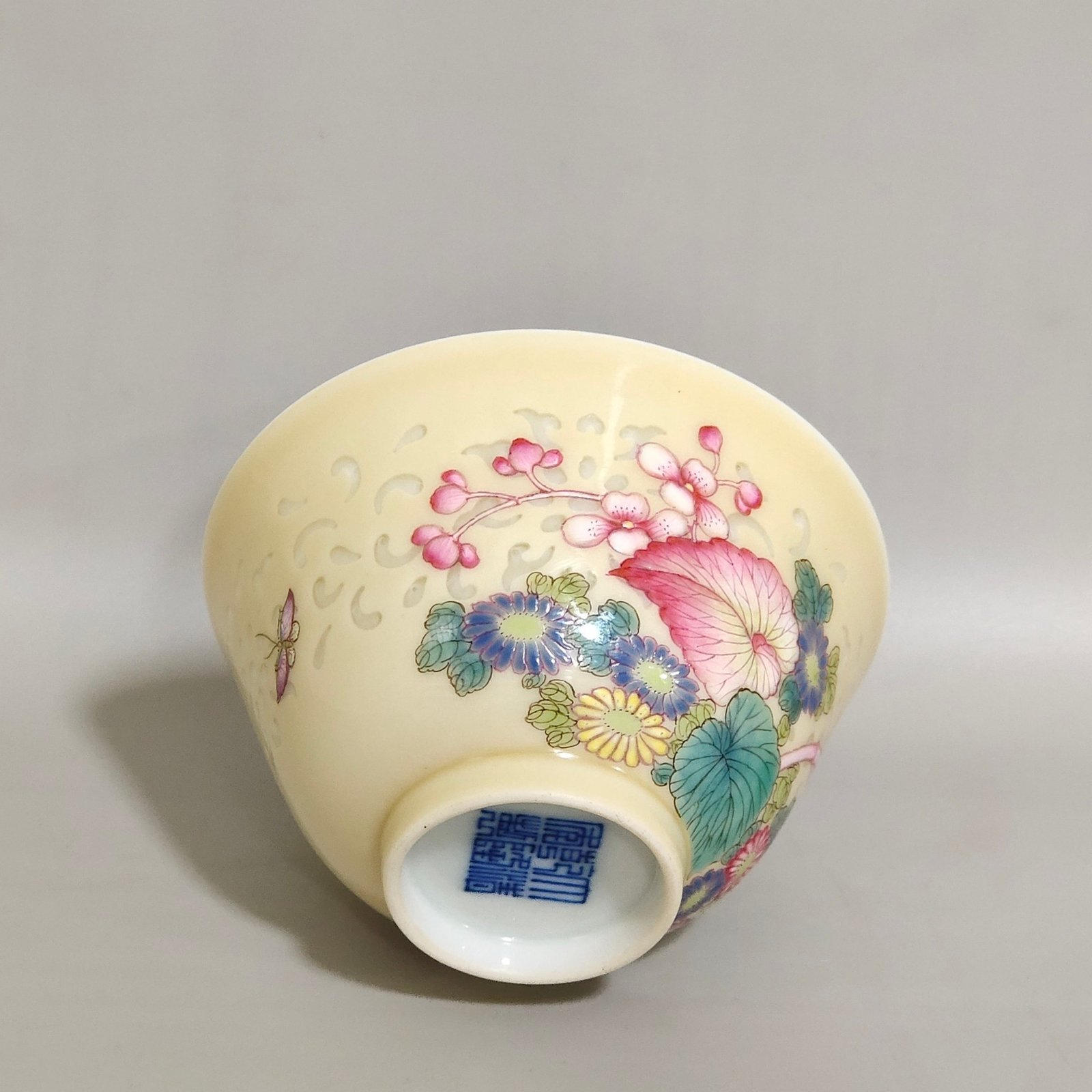 Qing Dynasty Qianlong beige glazed floral cup
