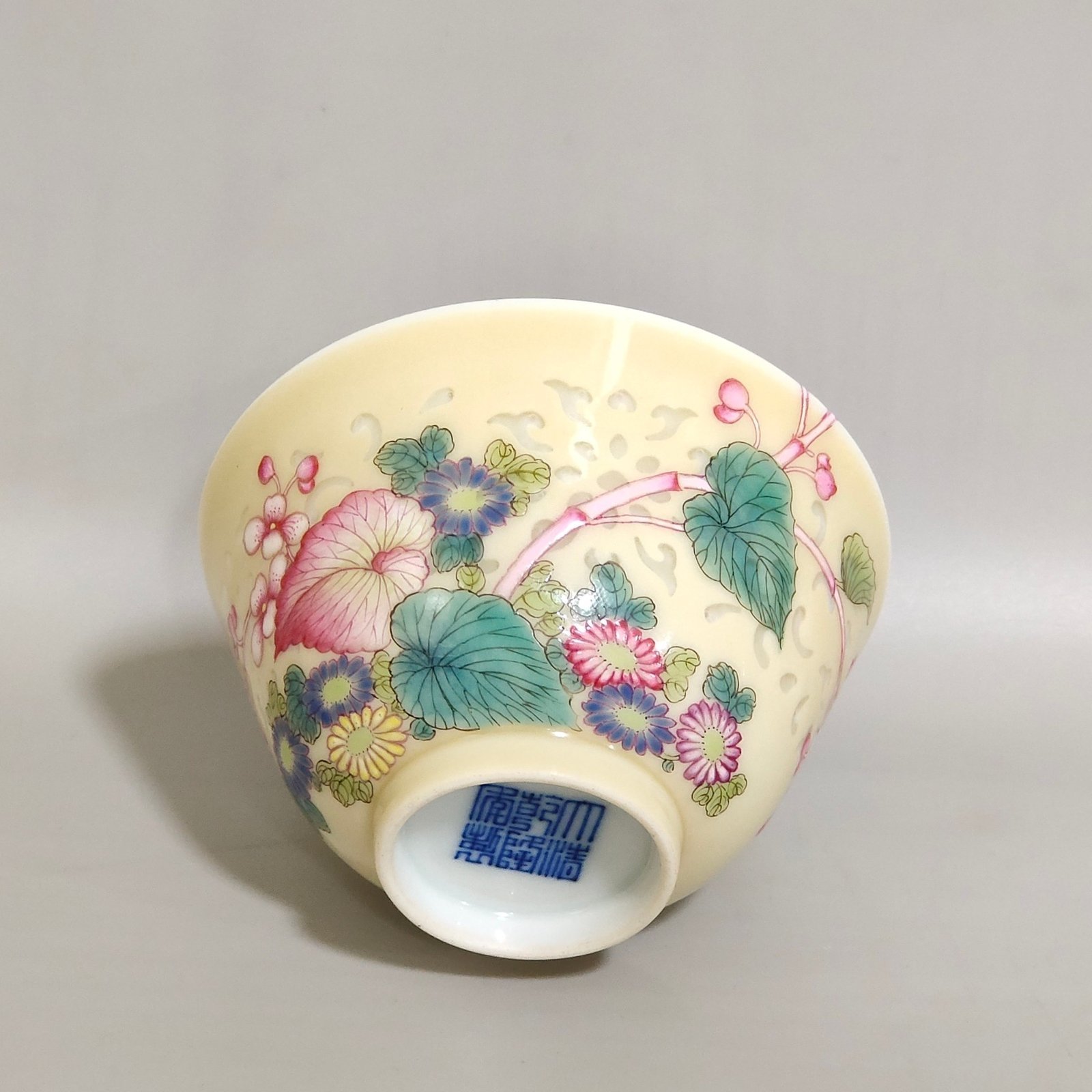 Qing Dynasty Qianlong beige glazed floral cup