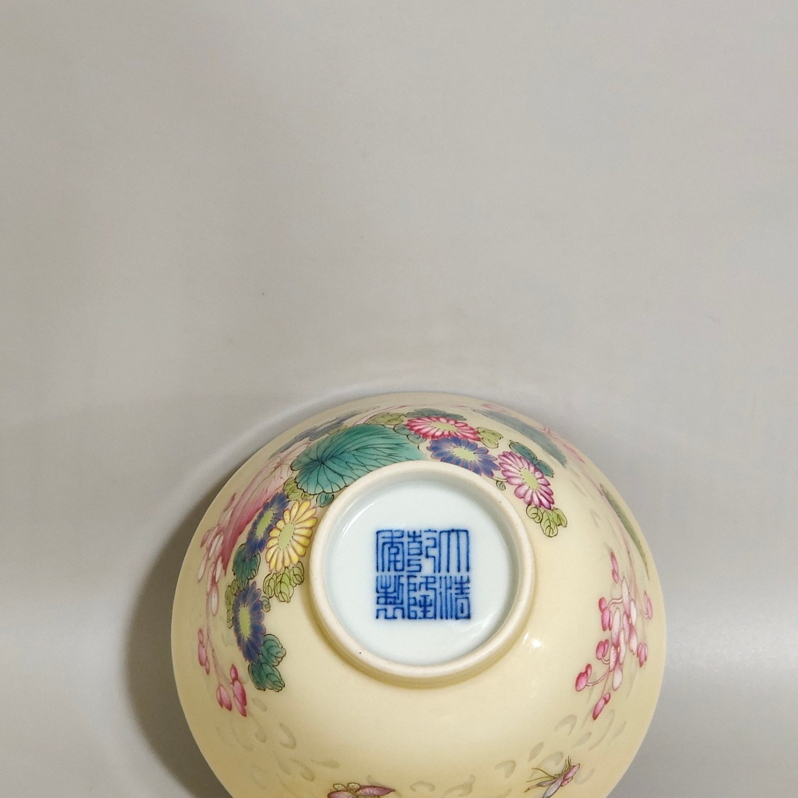 Qing Dynasty Qianlong beige glazed floral cup