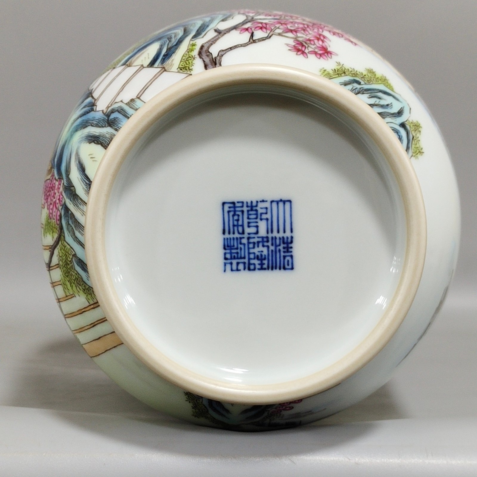 Qing Dynasty Qianlong Fendi farmhouse stick bottle